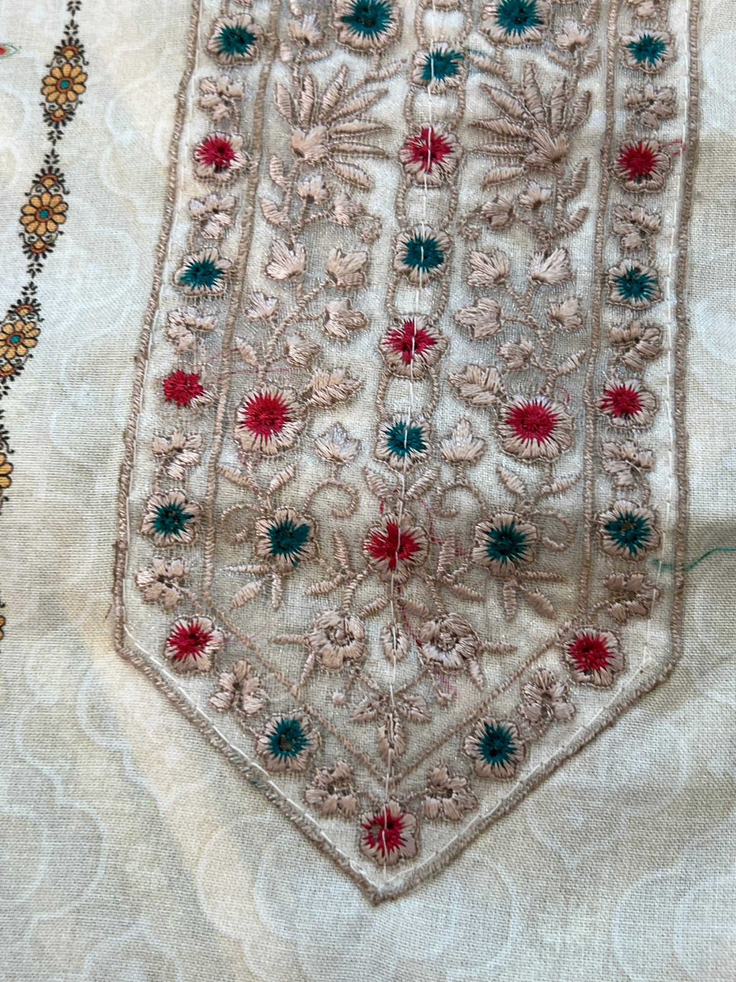 MARKESH LAWN EMBROIDER SUIT 2