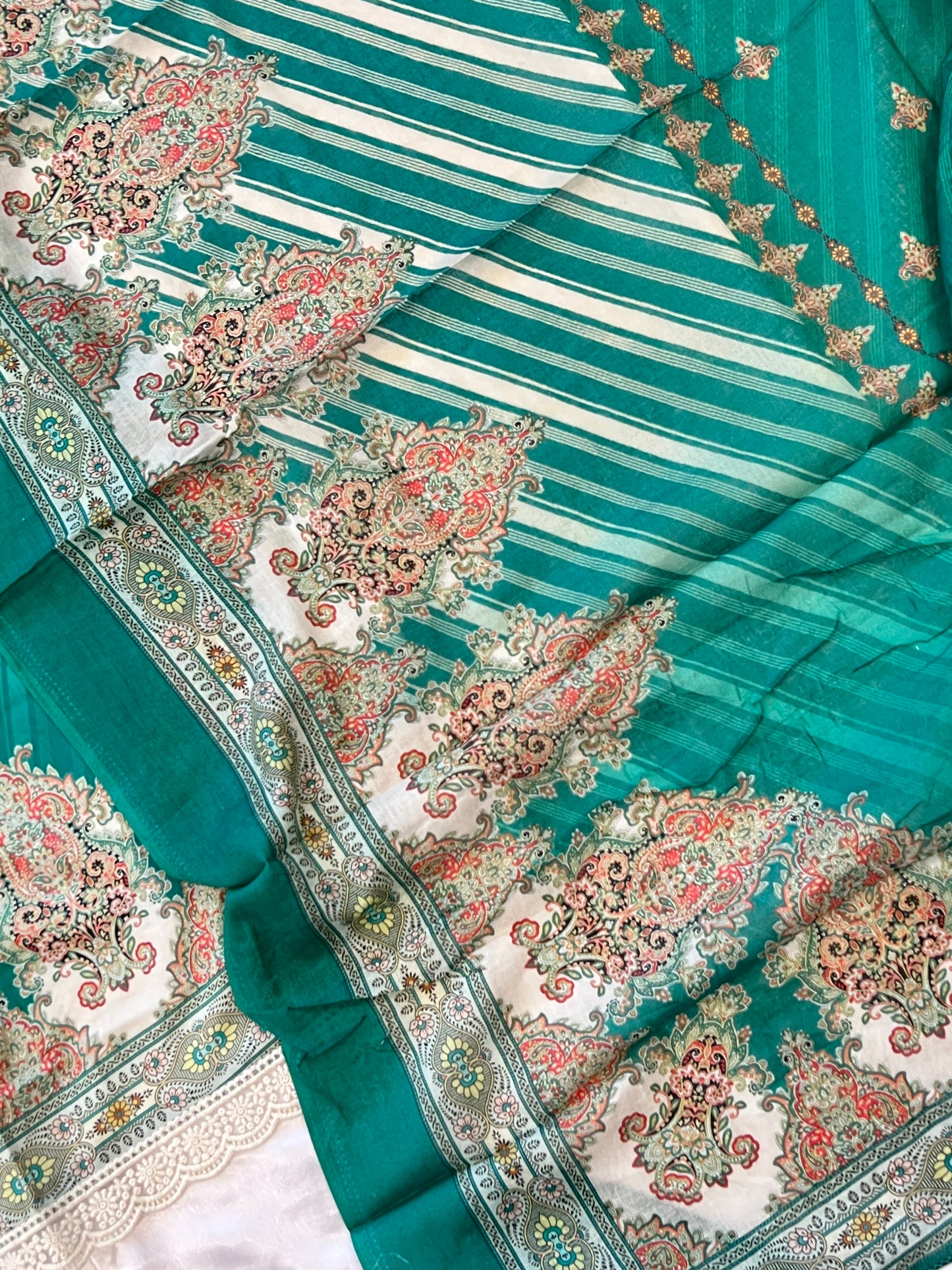 MARKESH LAWN EMBROIDER SUIT 2