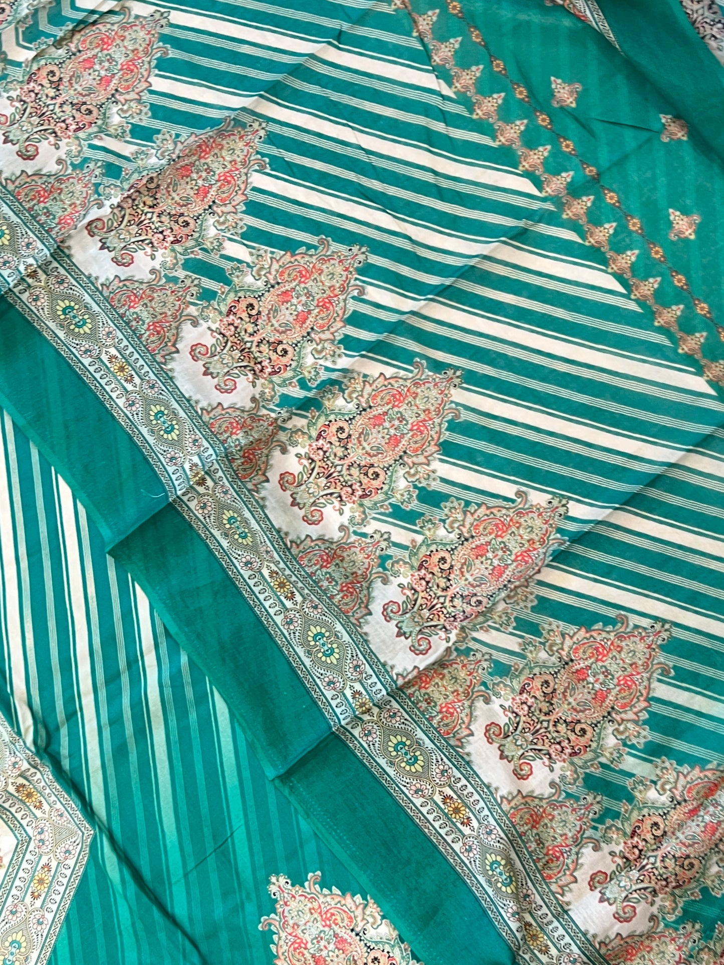 MARKESH LAWN EMBROIDER SUIT 2