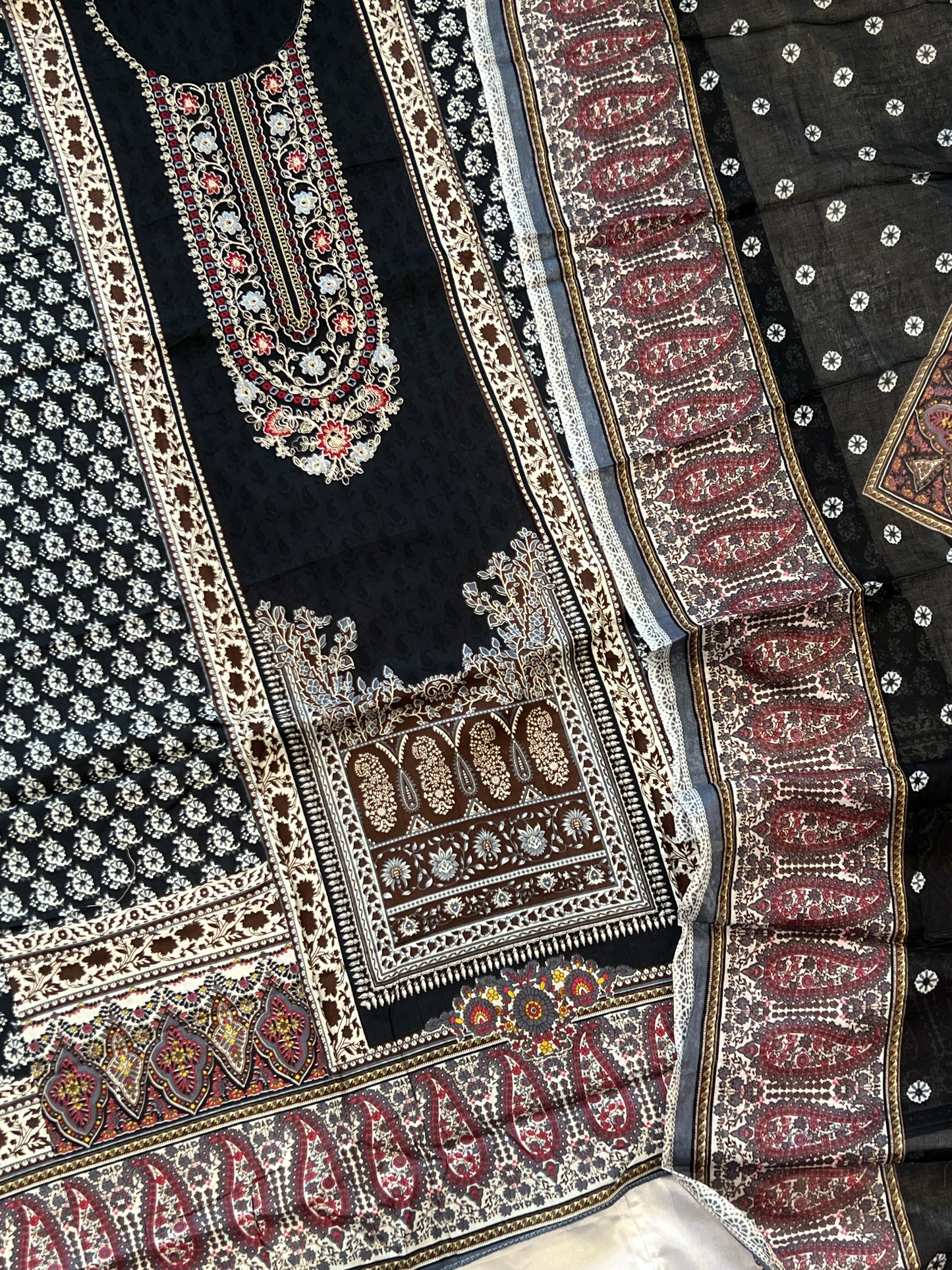 RANGREZ LAWN COTTON EMBROIDERY 4