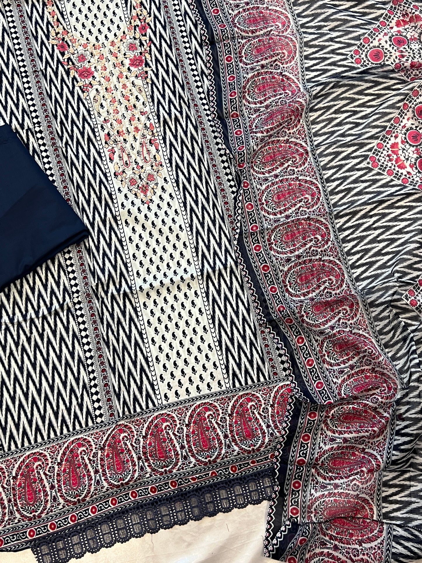 ELAHE COTTON EMBROIDERY SUIT 4
