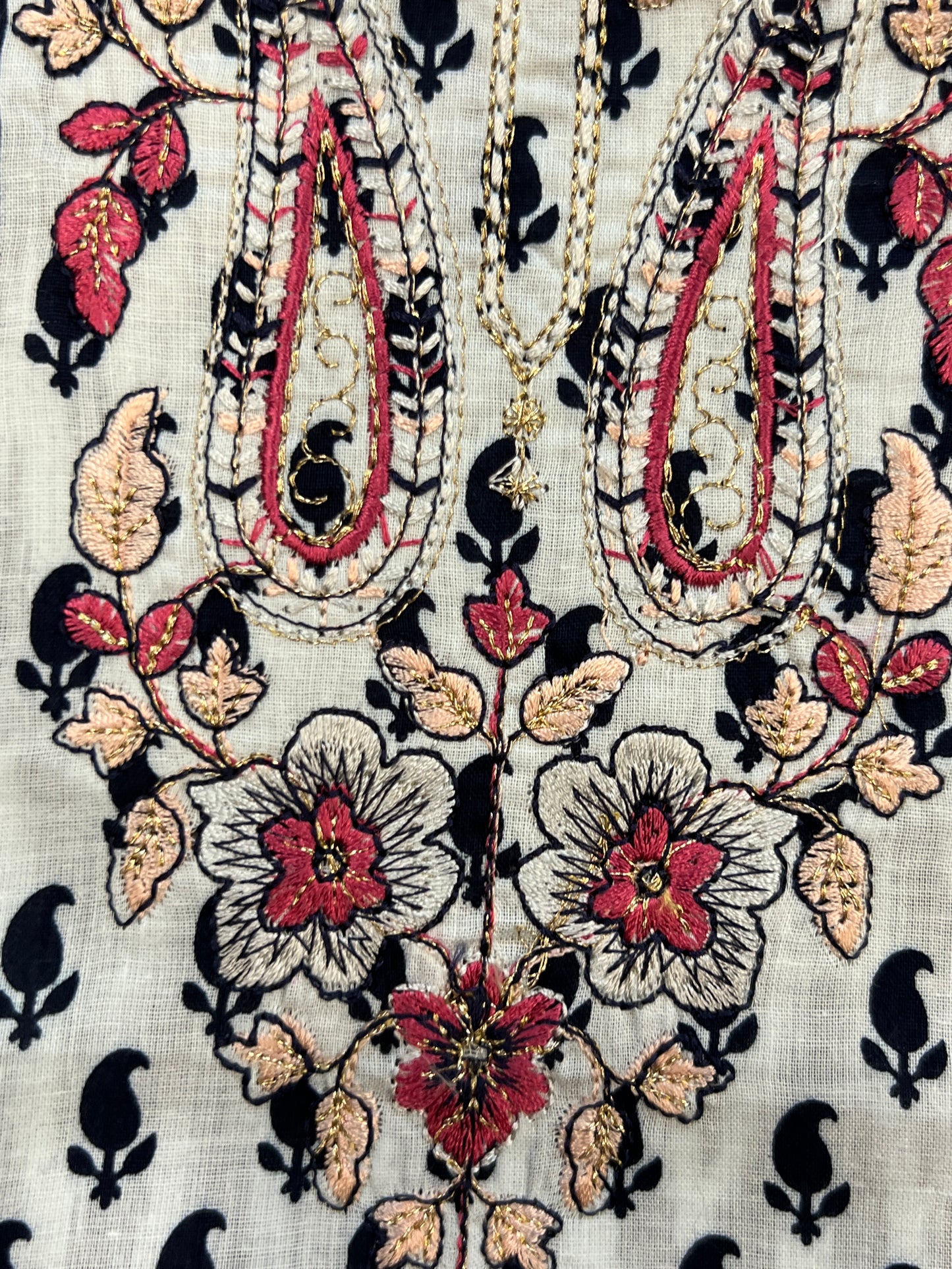 ELAHE COTTON EMBROIDERY SUIT 4