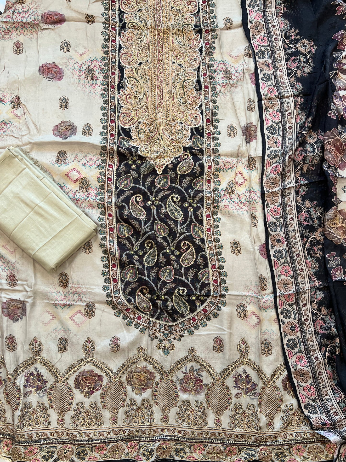 OFFWHITE MUSLIN EMBROIDERY SUIT 281
