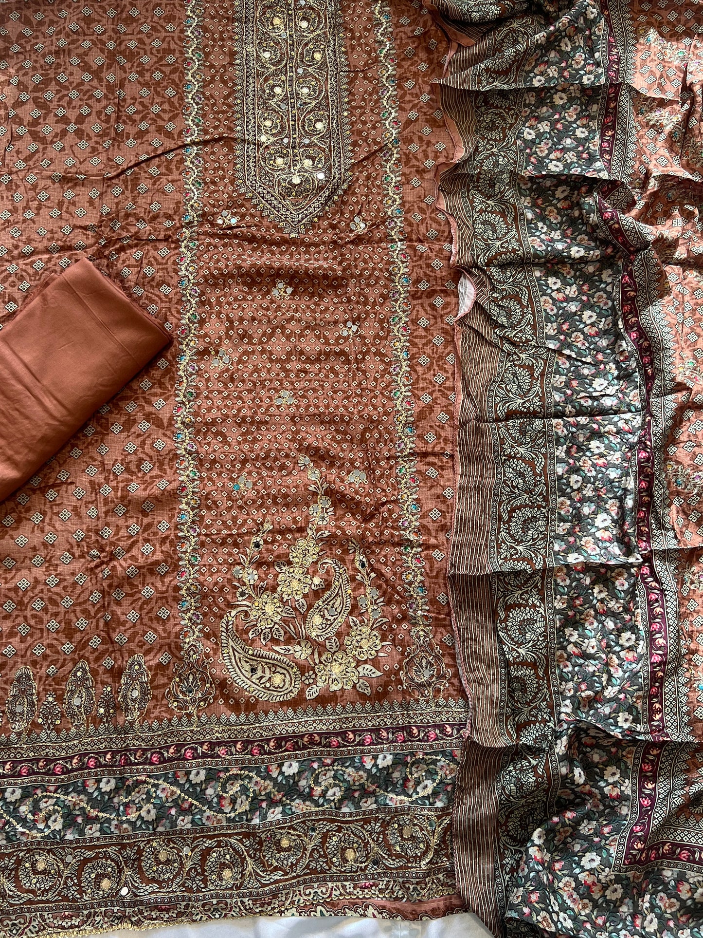 MUSLIN EMBROIDERY SUIT 243