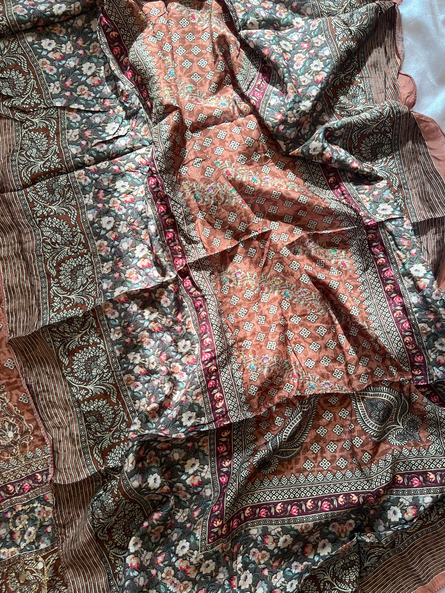 MUSLIN EMBROIDERY SUIT 243