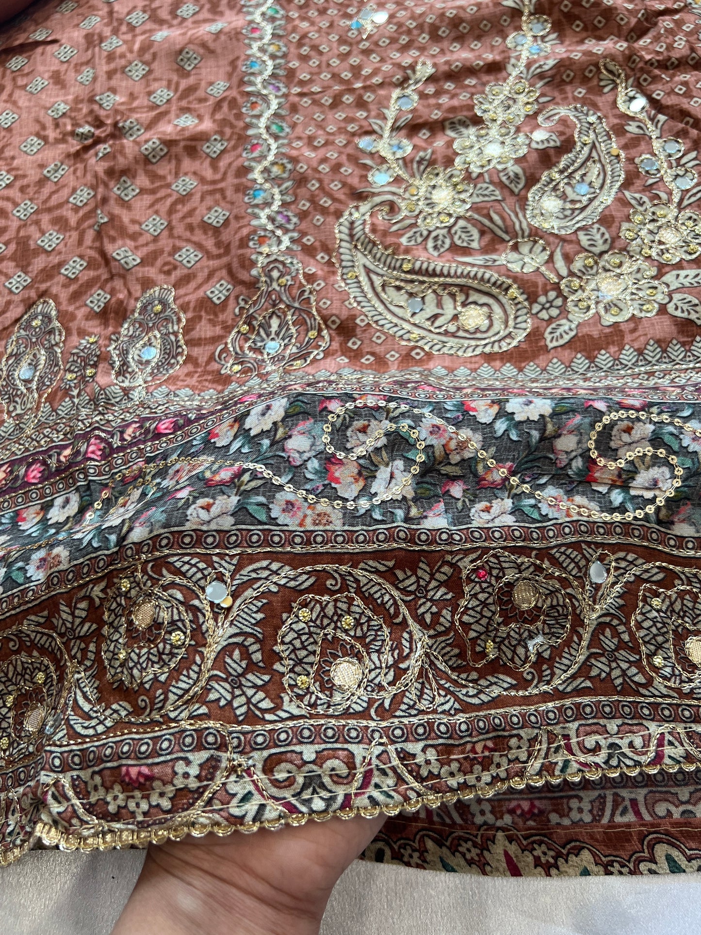 MUSLIN EMBROIDERY SUIT 243
