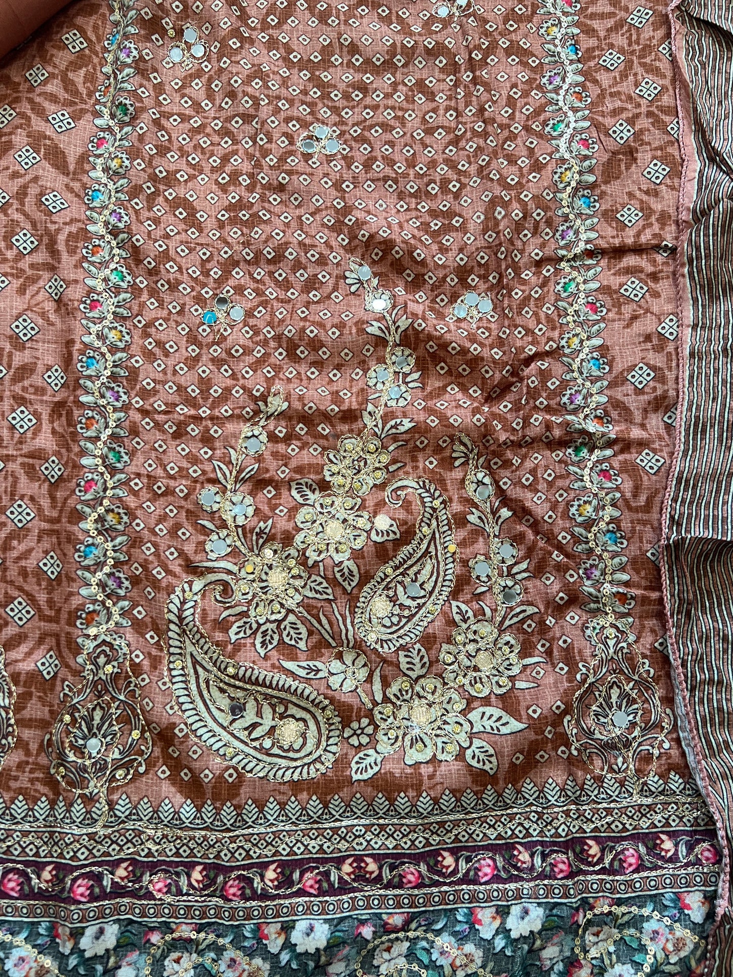 MUSLIN EMBROIDERY SUIT 243