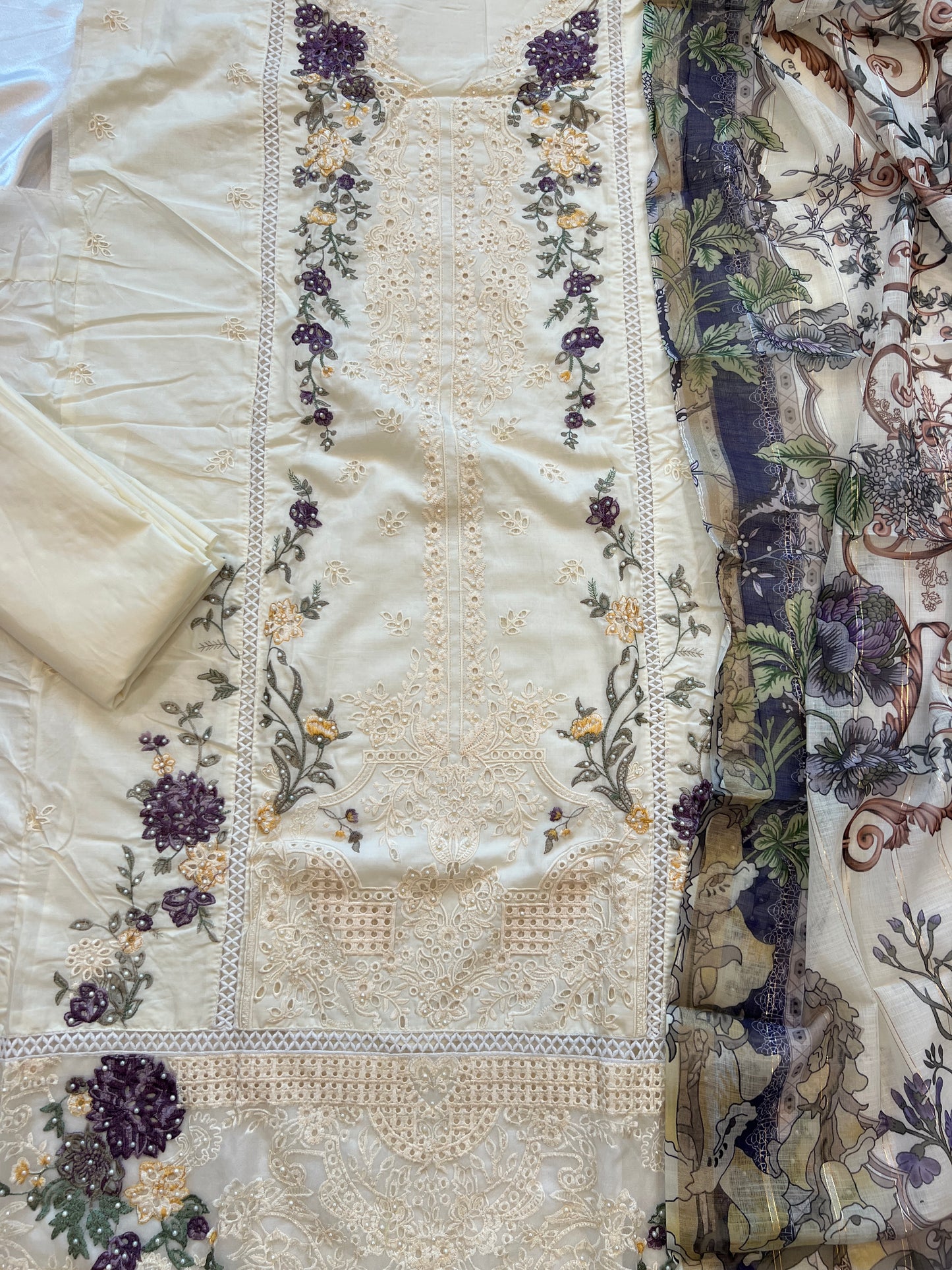 WHITE HANIA LAWN COTTON EMBROIDERY SUIT