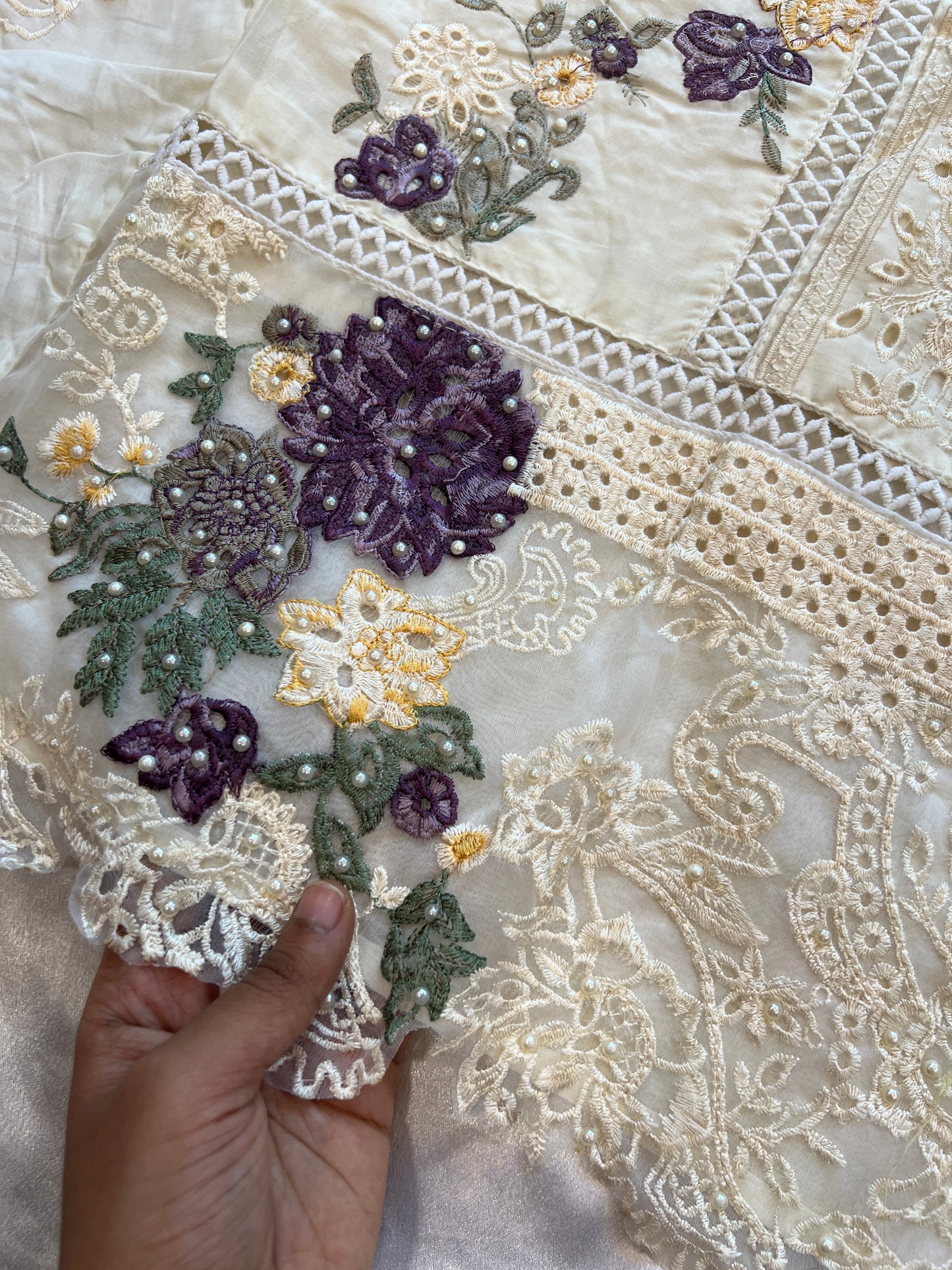 WHITE HANIA LAWN COTTON EMBROIDERY SUIT