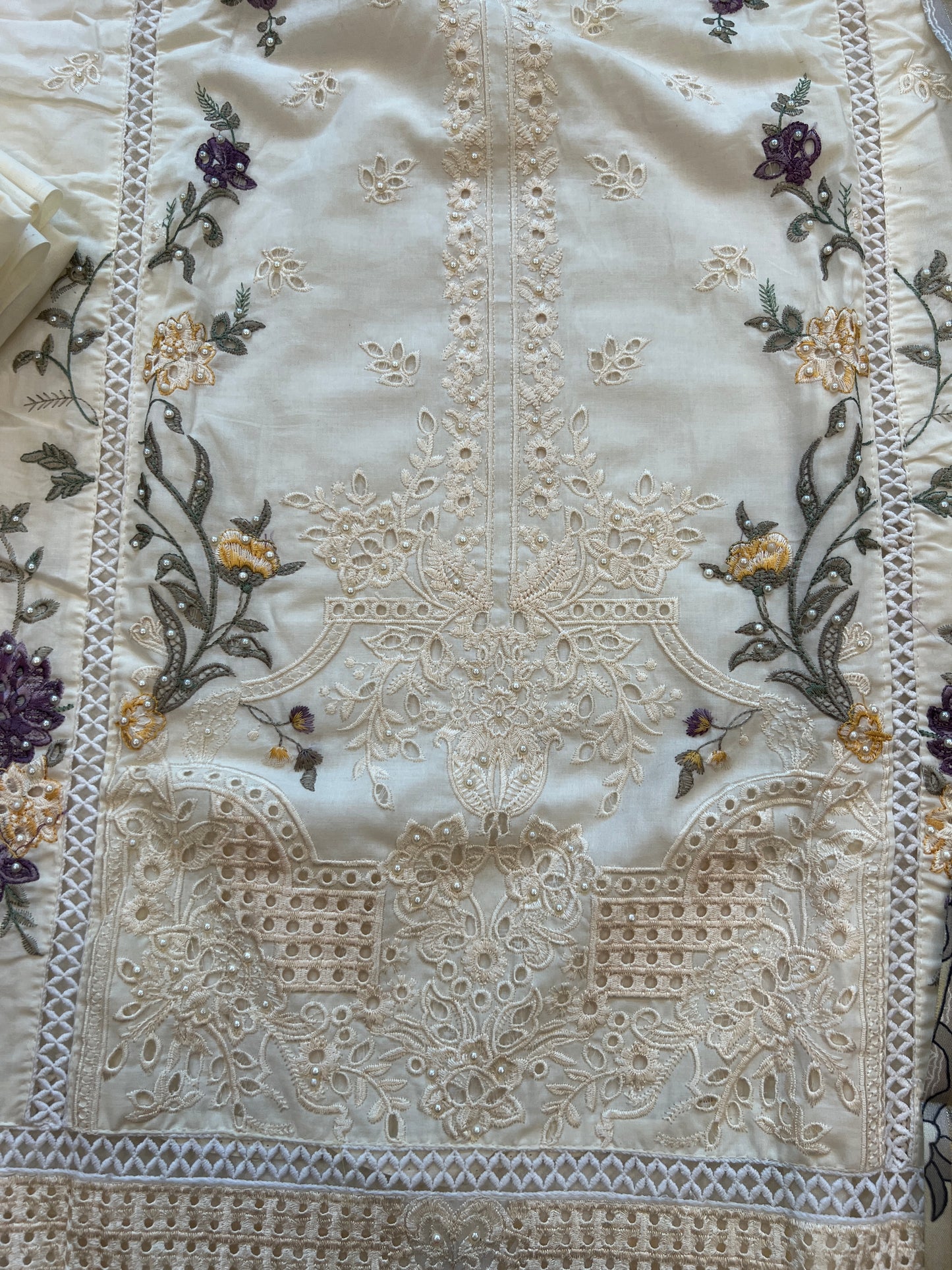 WHITE HANIA LAWN COTTON EMBROIDERY SUIT