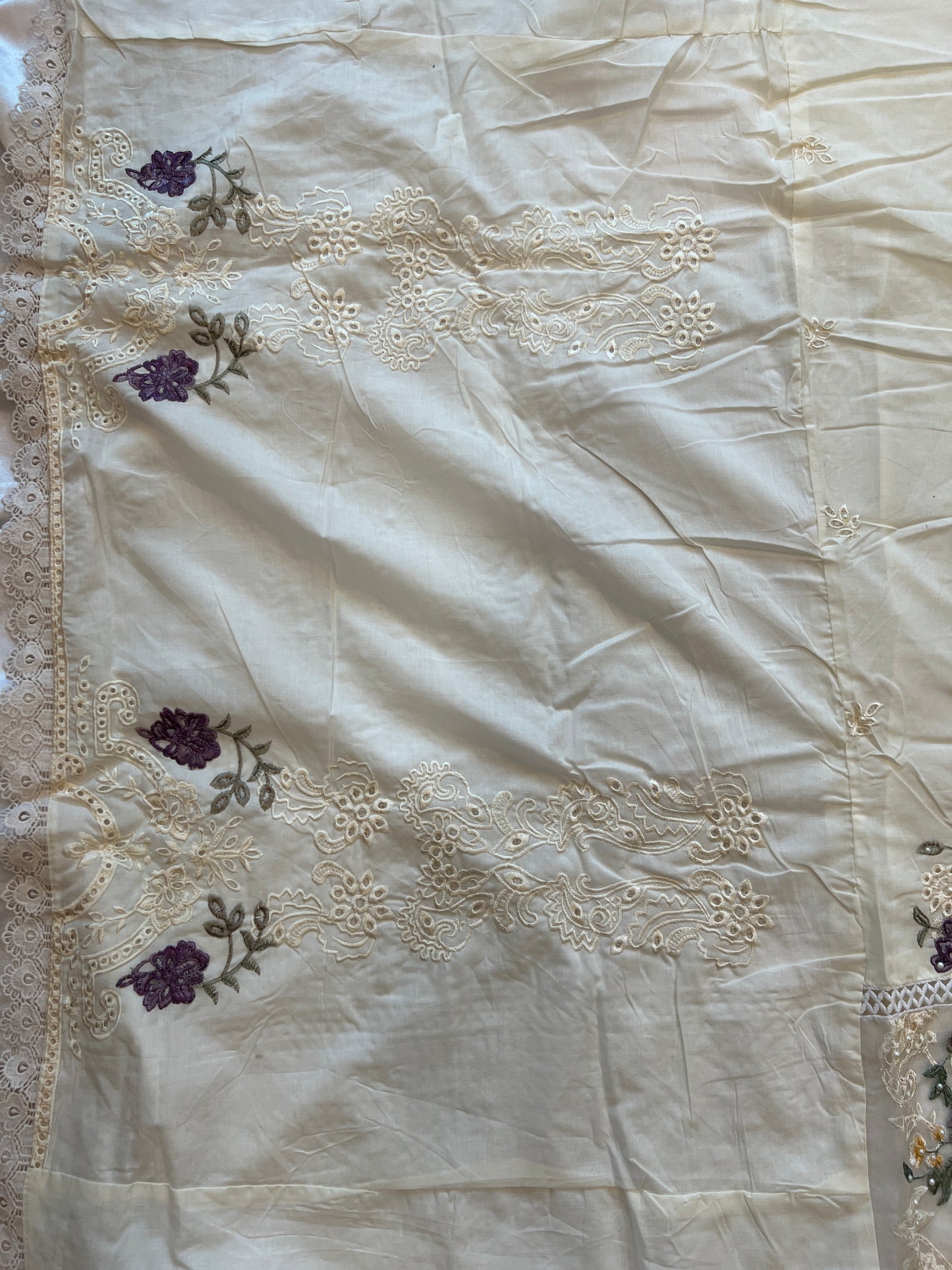 WHITE HANIA LAWN COTTON EMBROIDERY SUIT