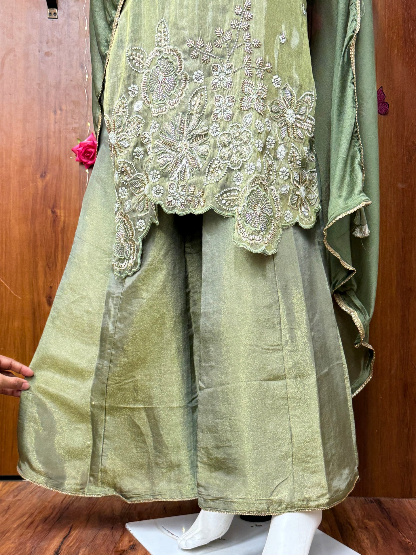 PARO SHIMMER HANDWORK SUIT 29 Q