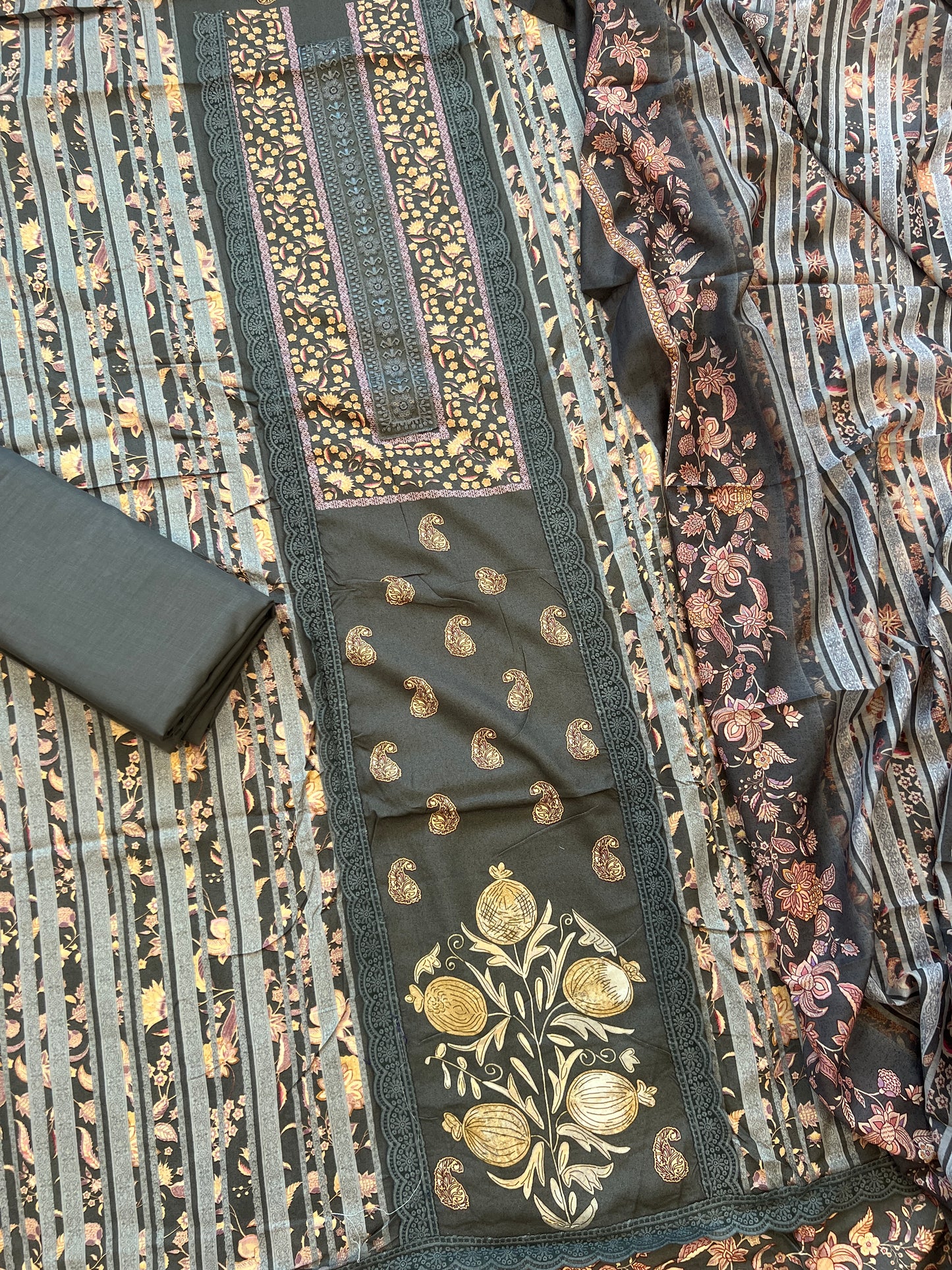 BAGH COTTON EMBROIDERY SUIT 3