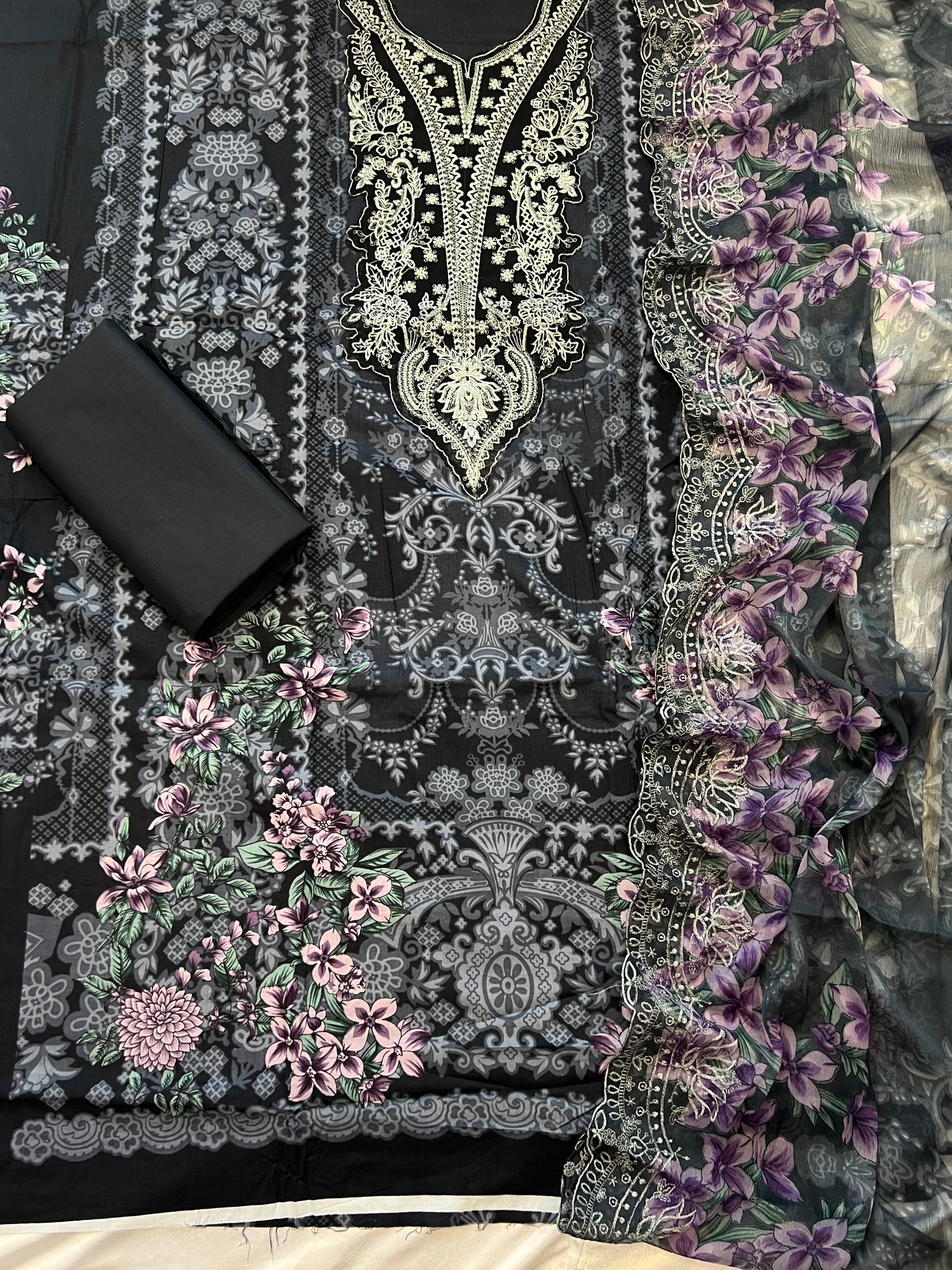 NEEDLE LAWN EMBROIDERY PATCH SUIT