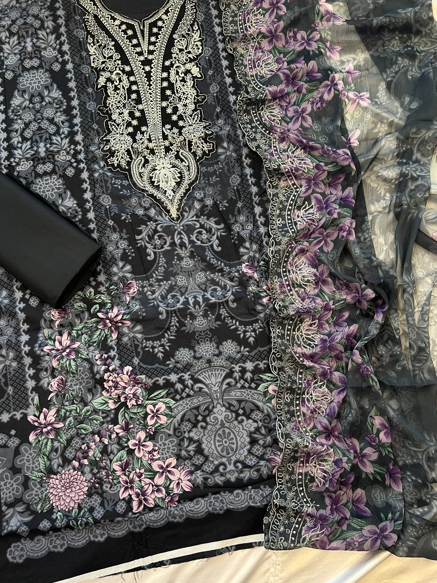 NEEDLE LAWN EMBROIDERY PATCH SUIT