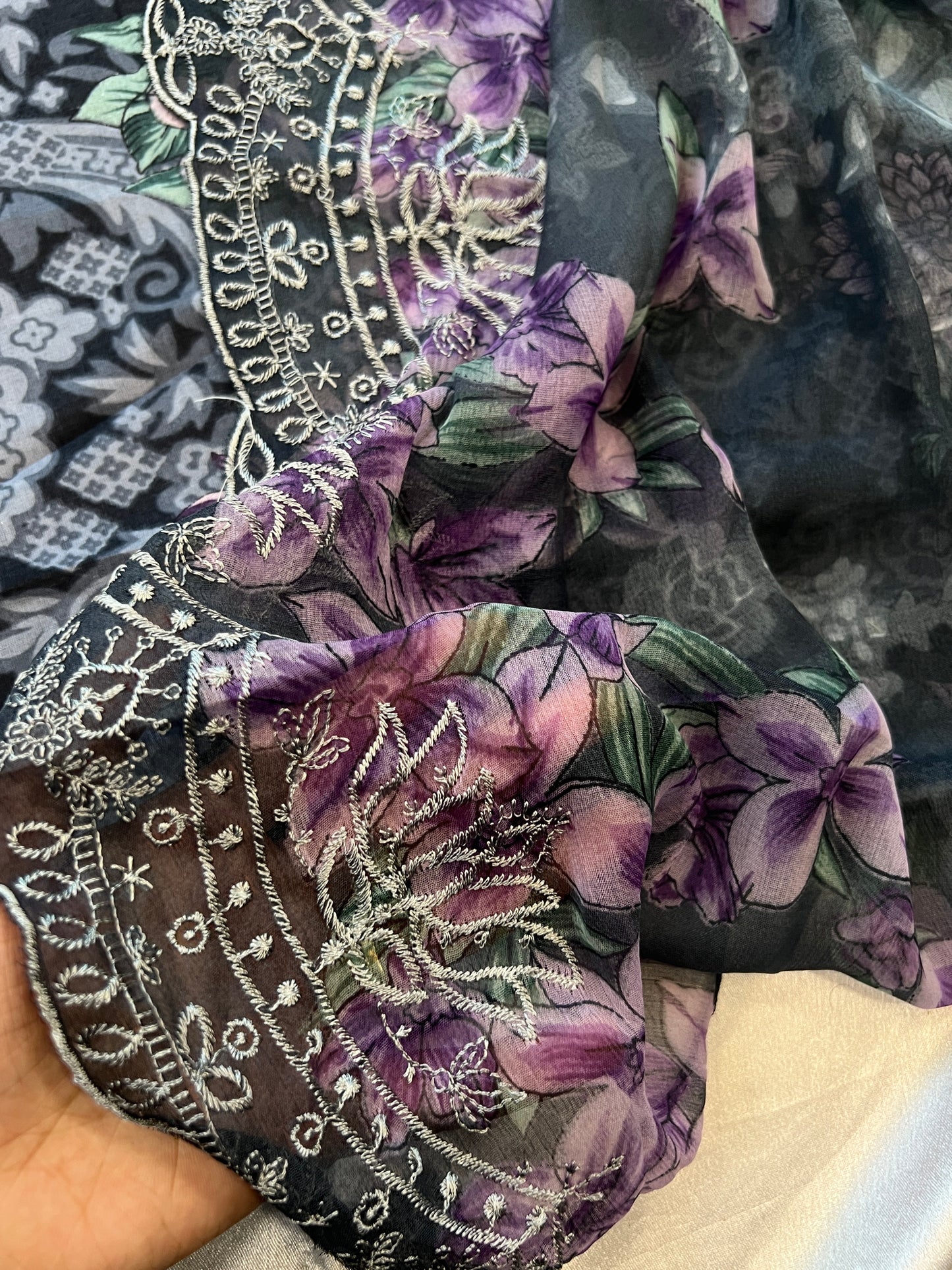 NEEDLE LAWN EMBROIDERY PATCH SUIT