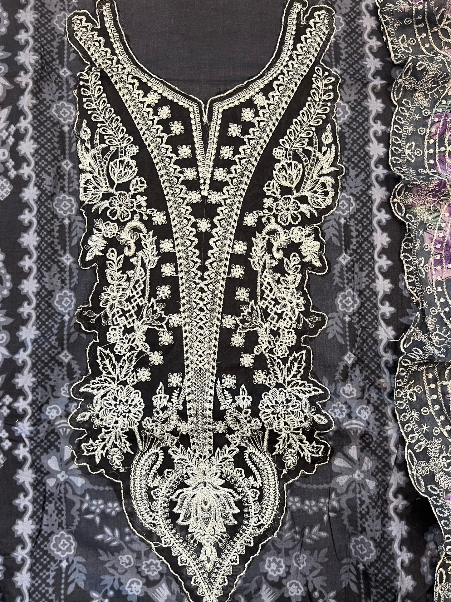 NEEDLE LAWN EMBROIDERY PATCH SUIT