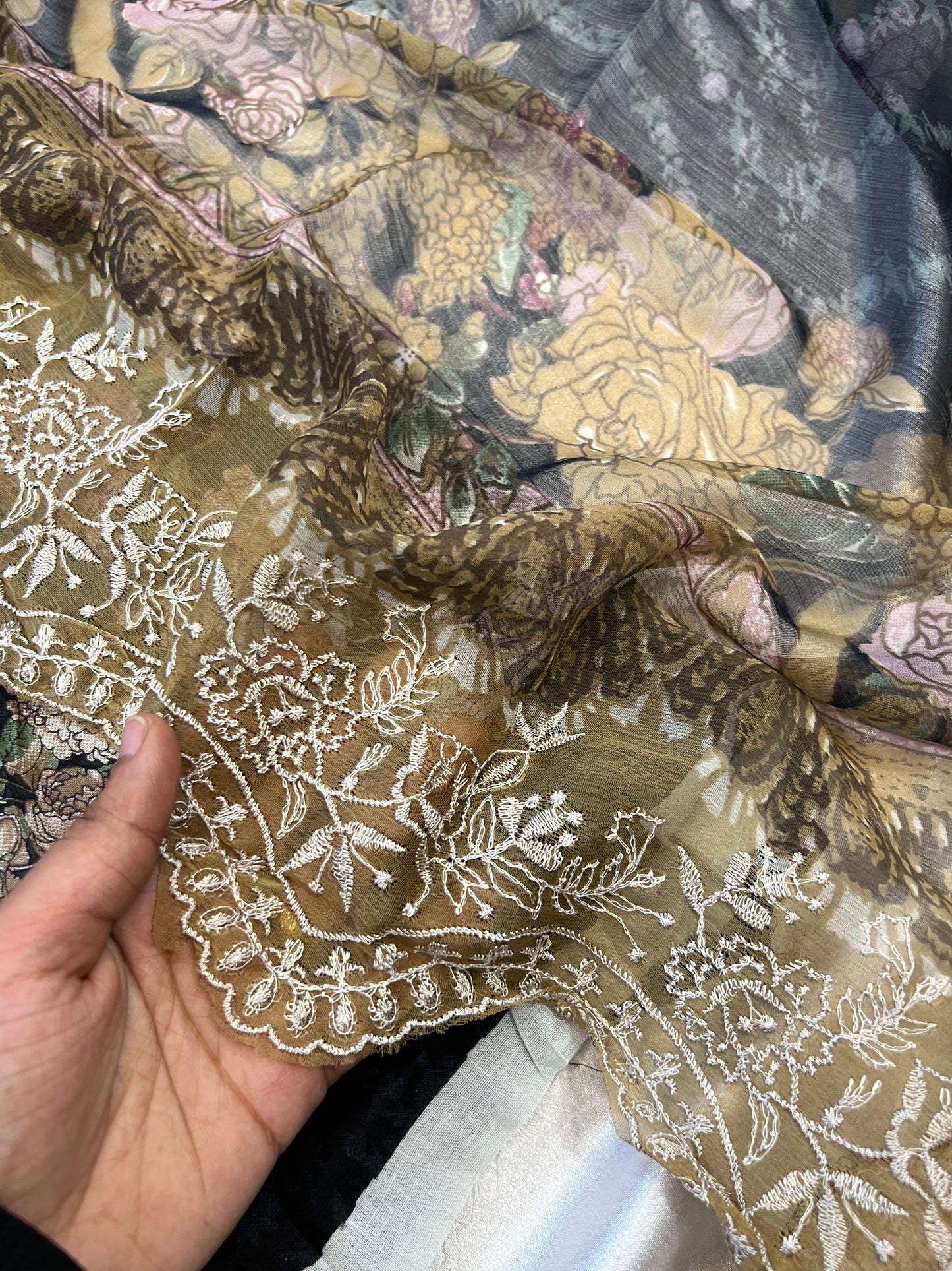 NEEDLE LAWN EMBROIDERY PATCH SUIT