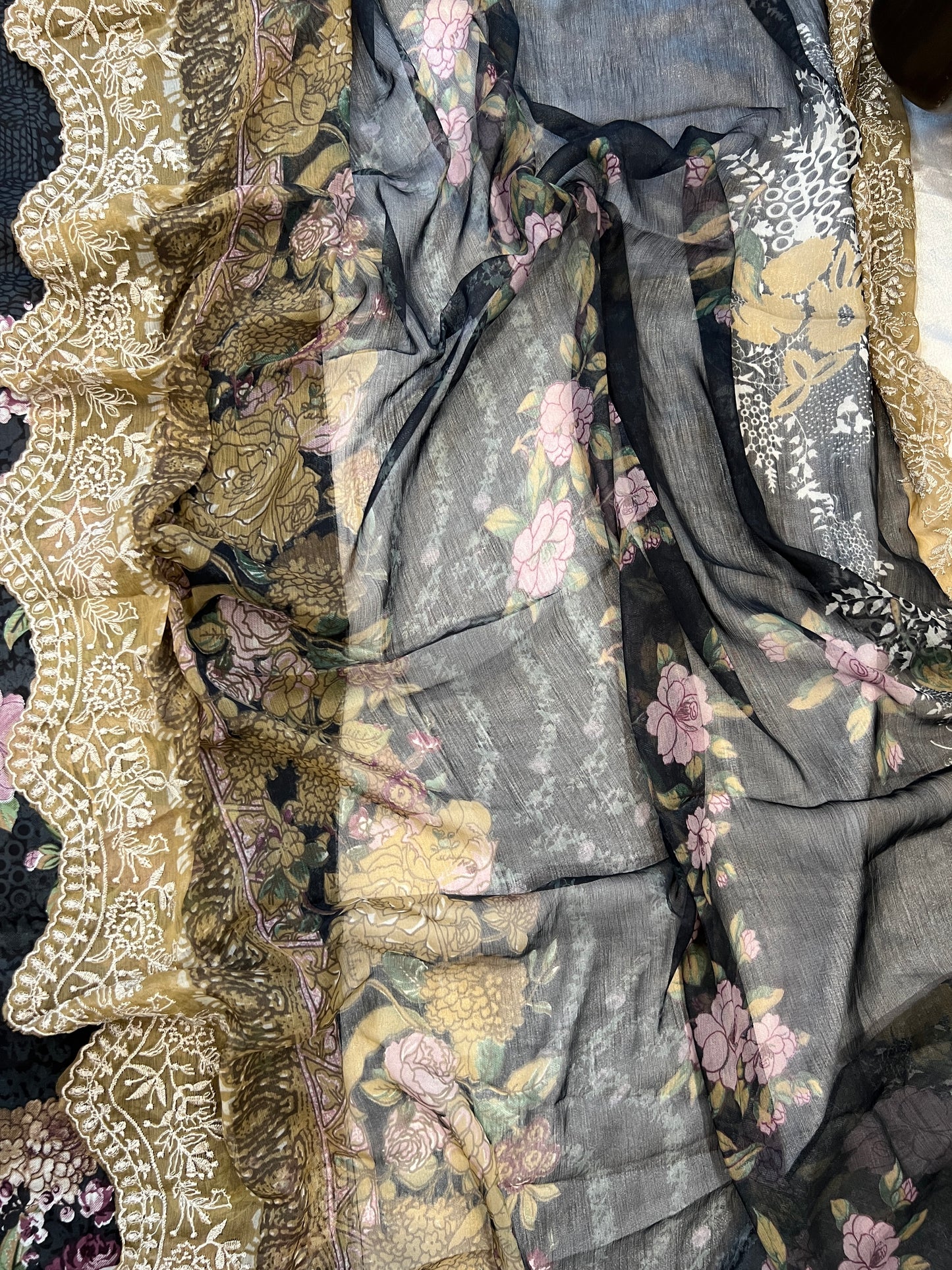 NEEDLE LAWN EMBROIDERY PATCH SUIT