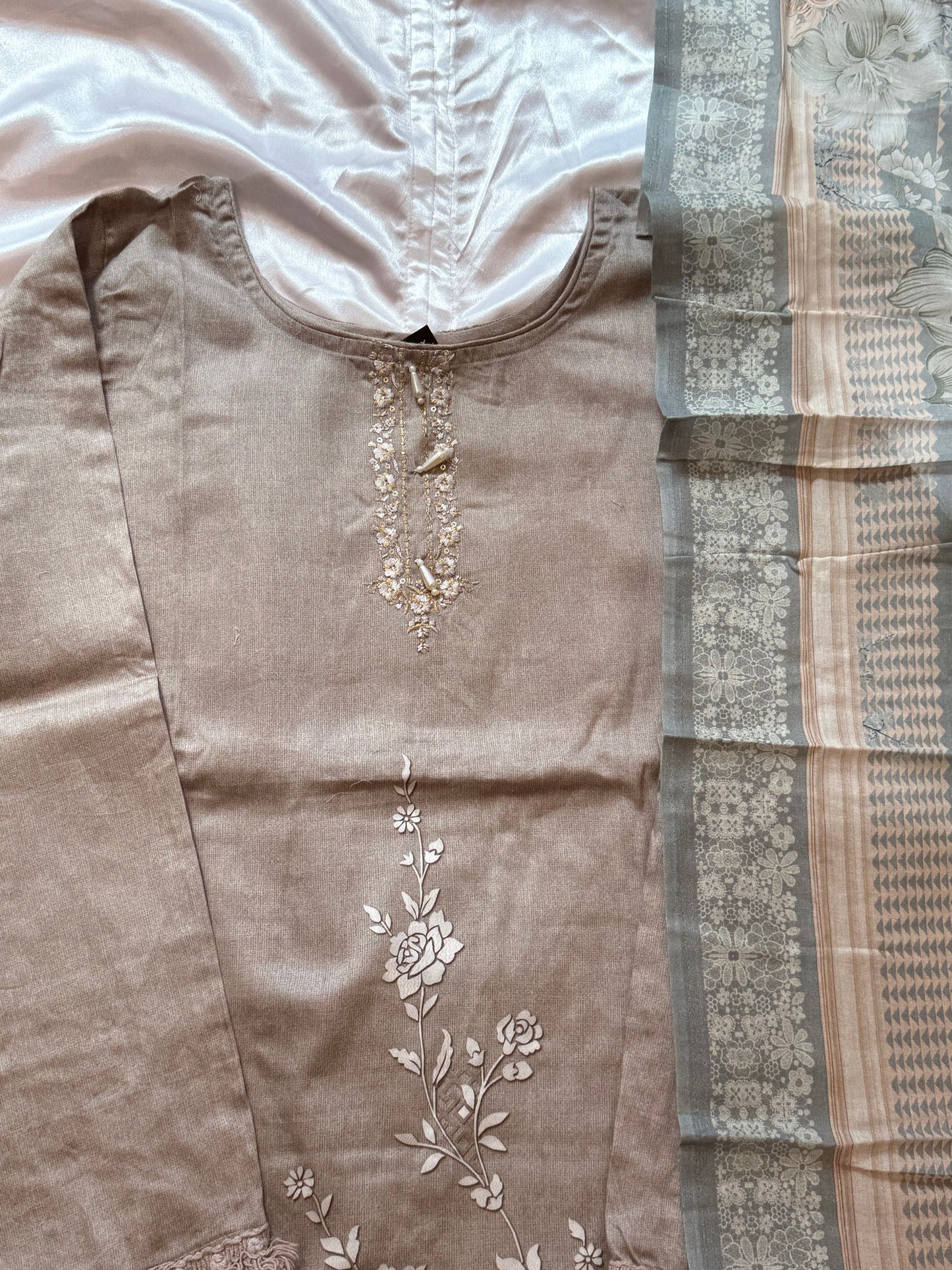SHAMIANA LAWN READYMADE SUIT 4 Q
