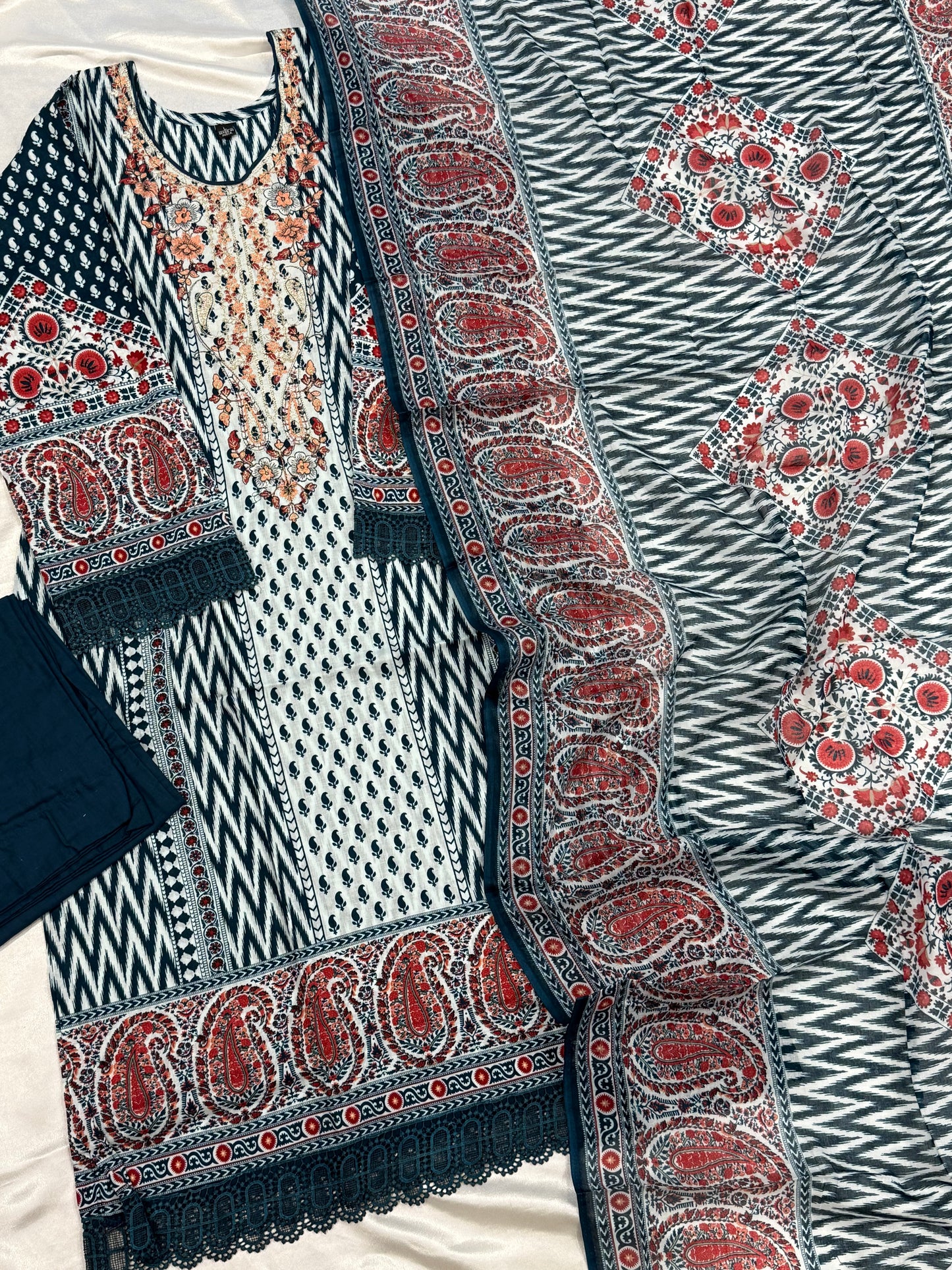 ELAHE LAWN READYMADE SUIT 2 Q