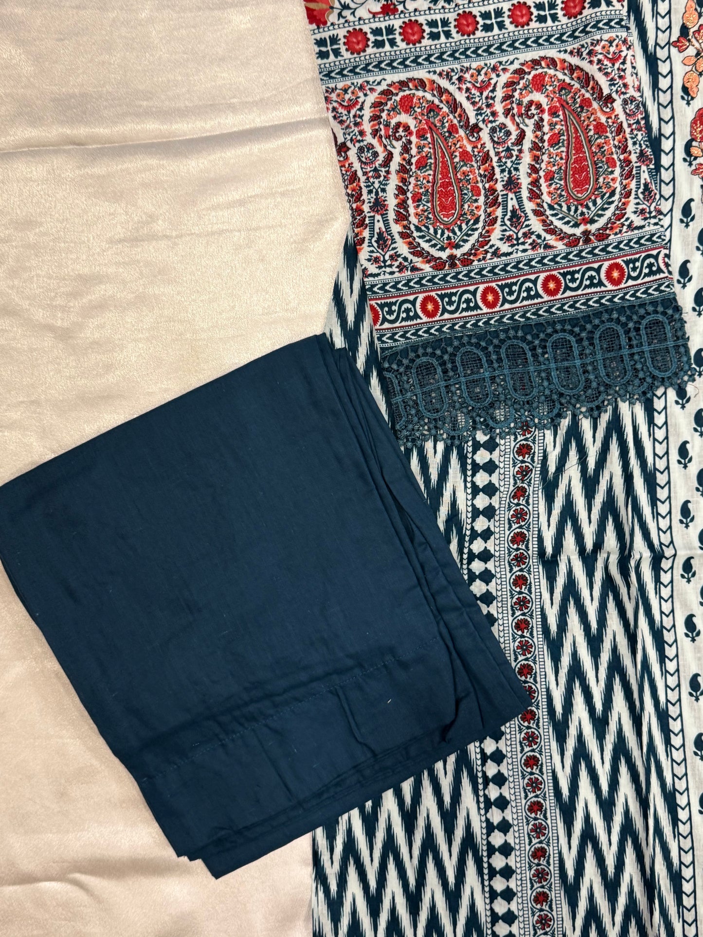 ELAHE LAWN READYMADE SUIT 2 Q