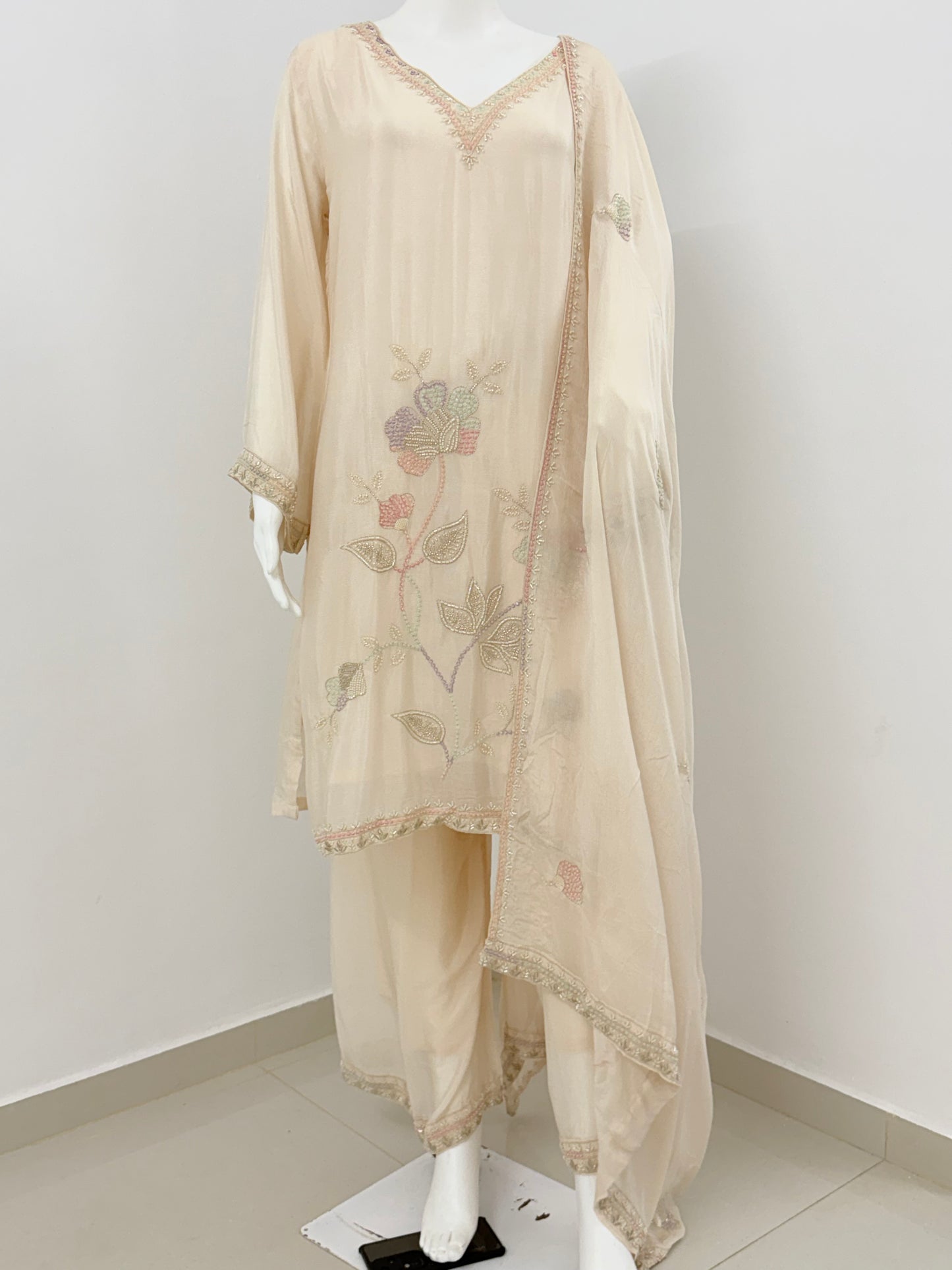 OFF WHITE PURE GEORGETTE READYMADE SUIT Q