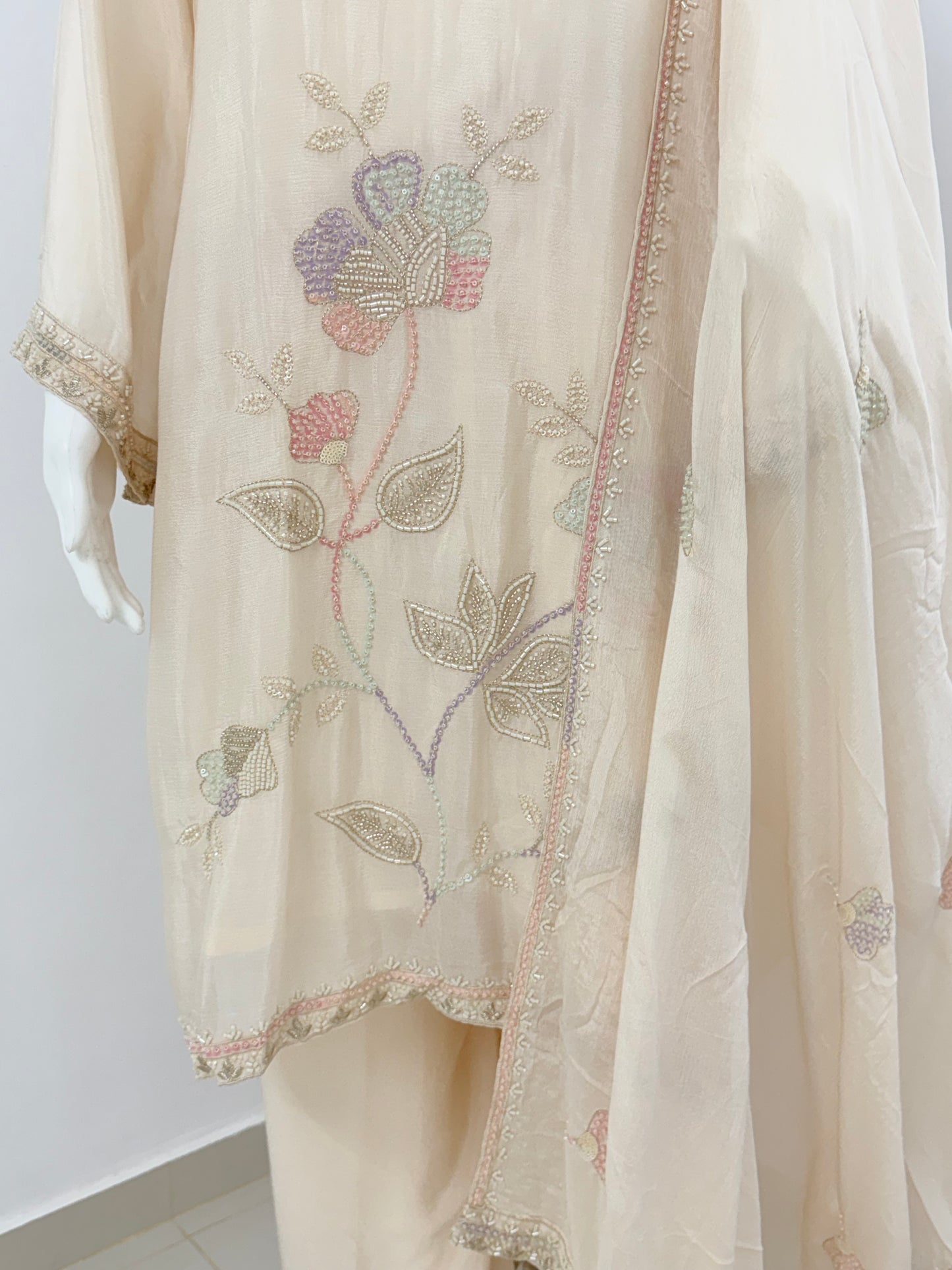 OFF WHITE PURE GEORGETTE READYMADE SUIT Q