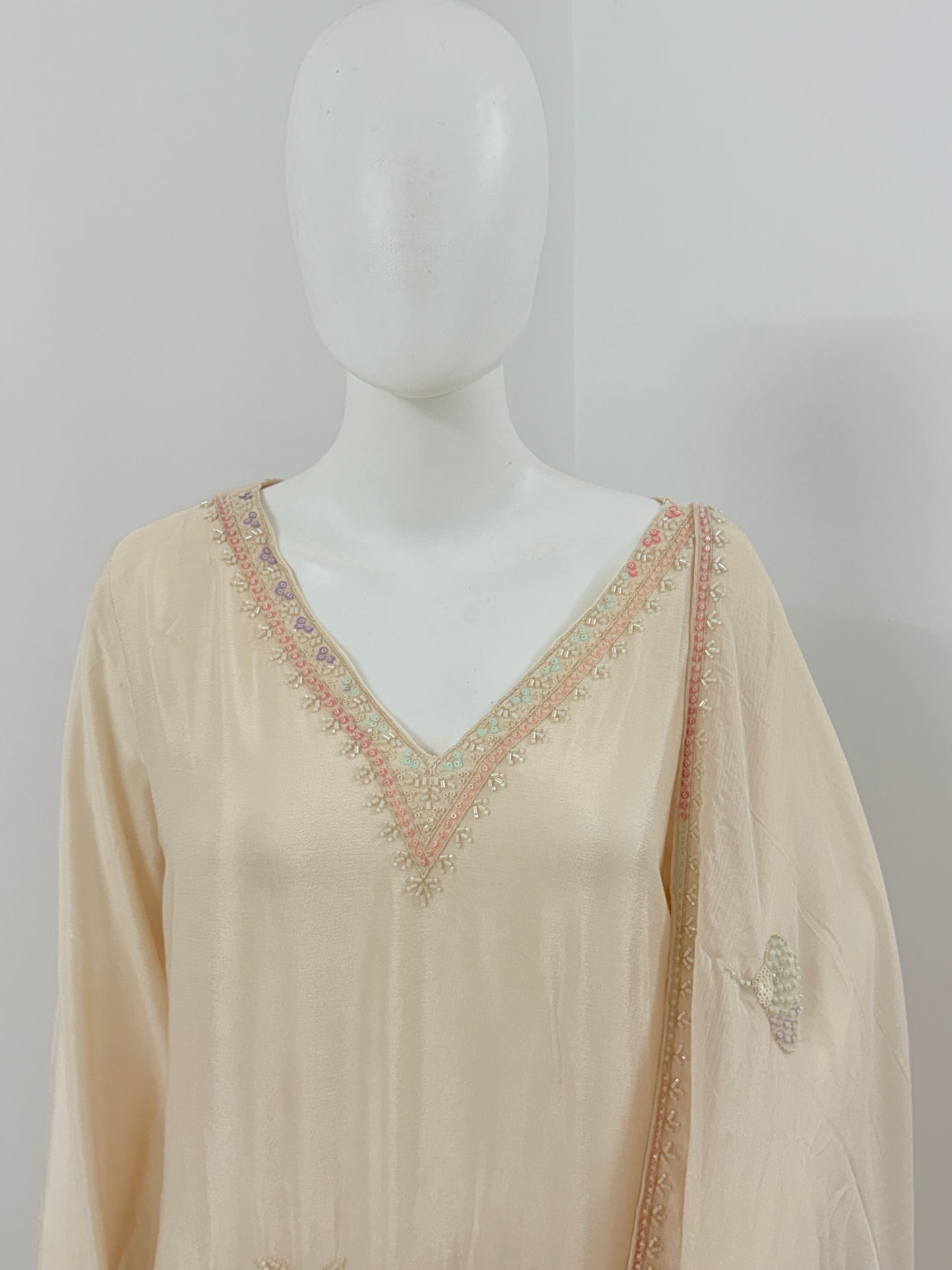 OFF WHITE PURE GEORGETTE READYMADE SUIT Q