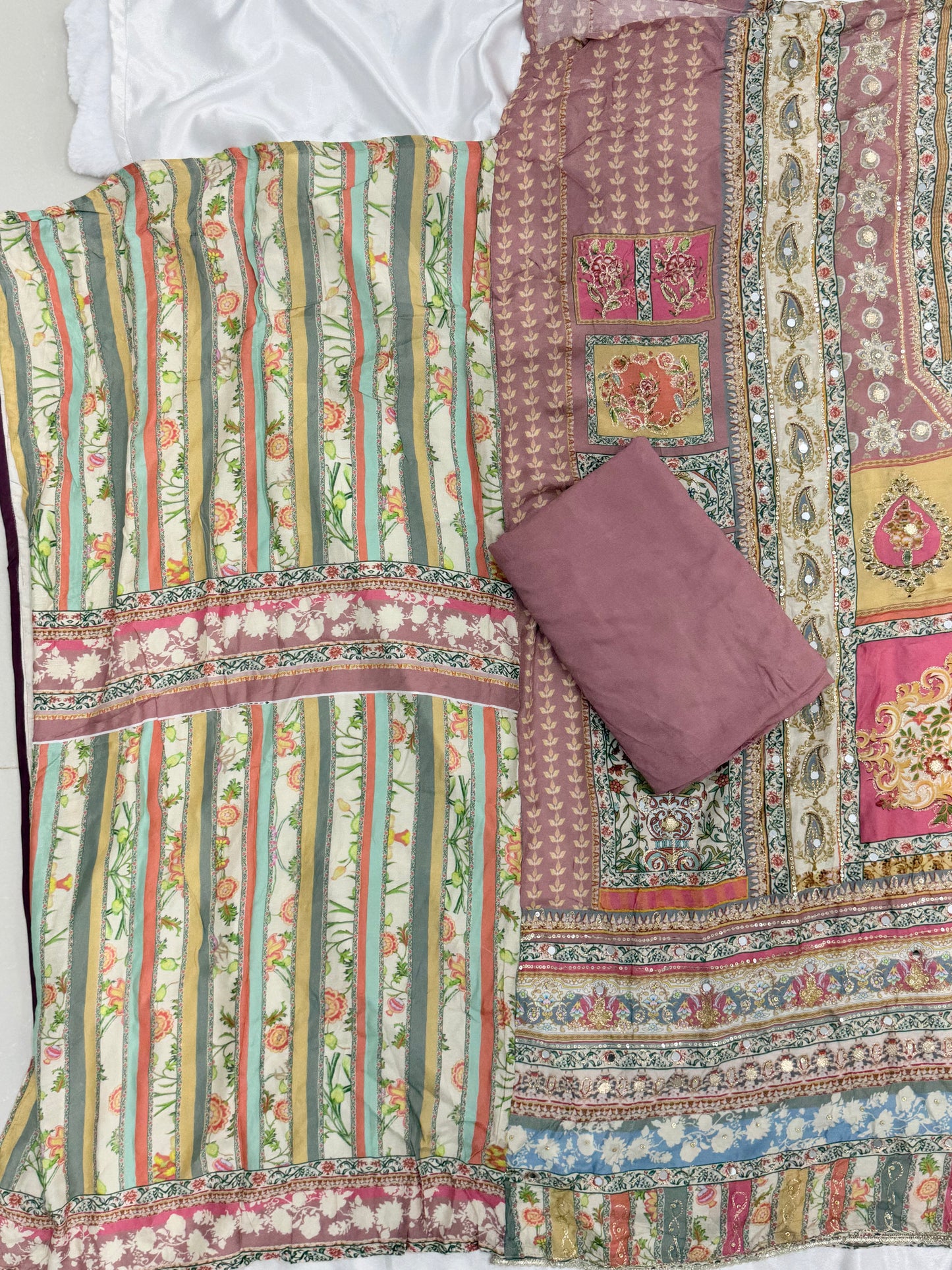 MUSLIN EMBROIDERY SUIT 111 Q