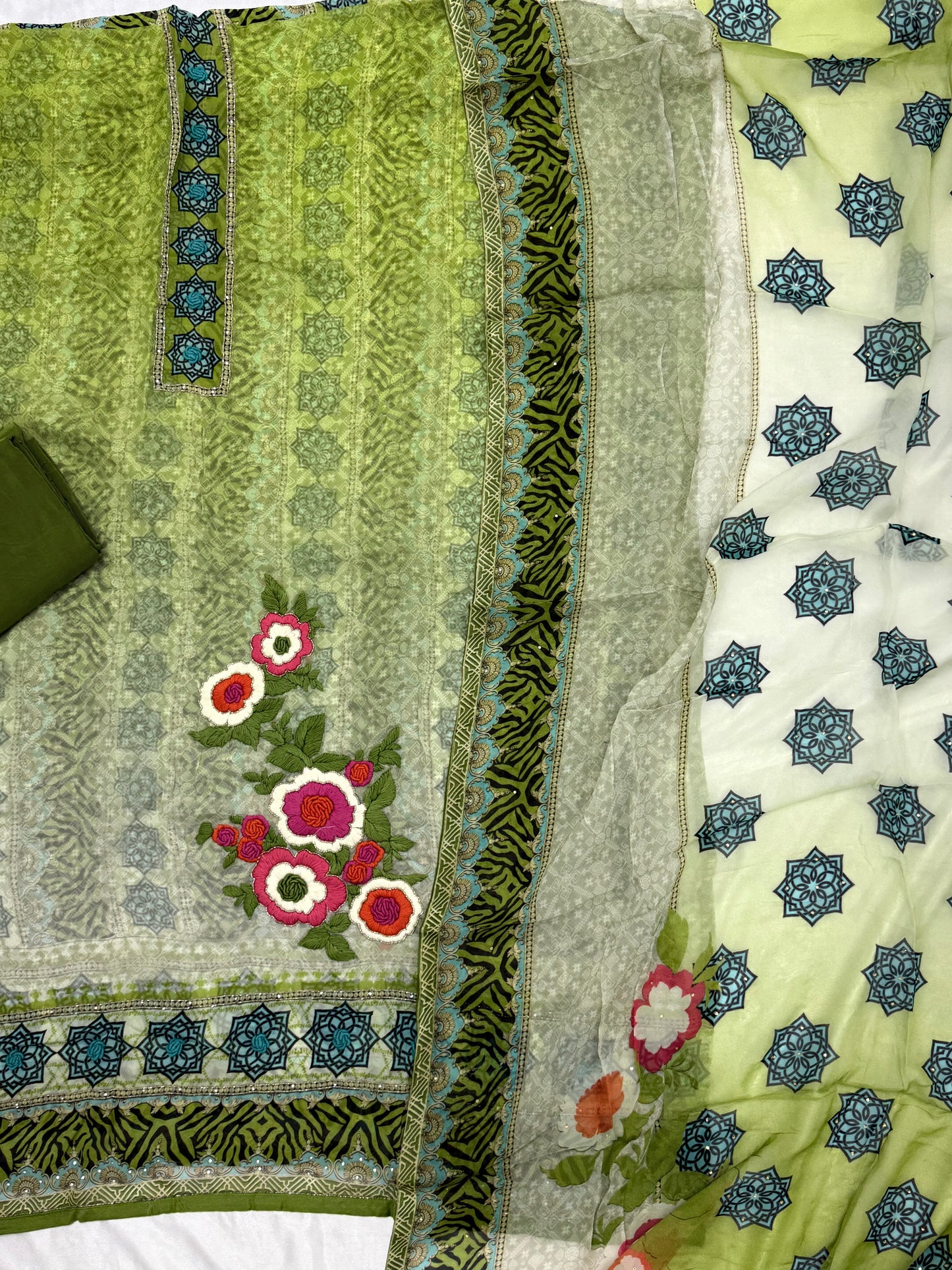PURE CREPE EMBROIDERY SUIT Q
