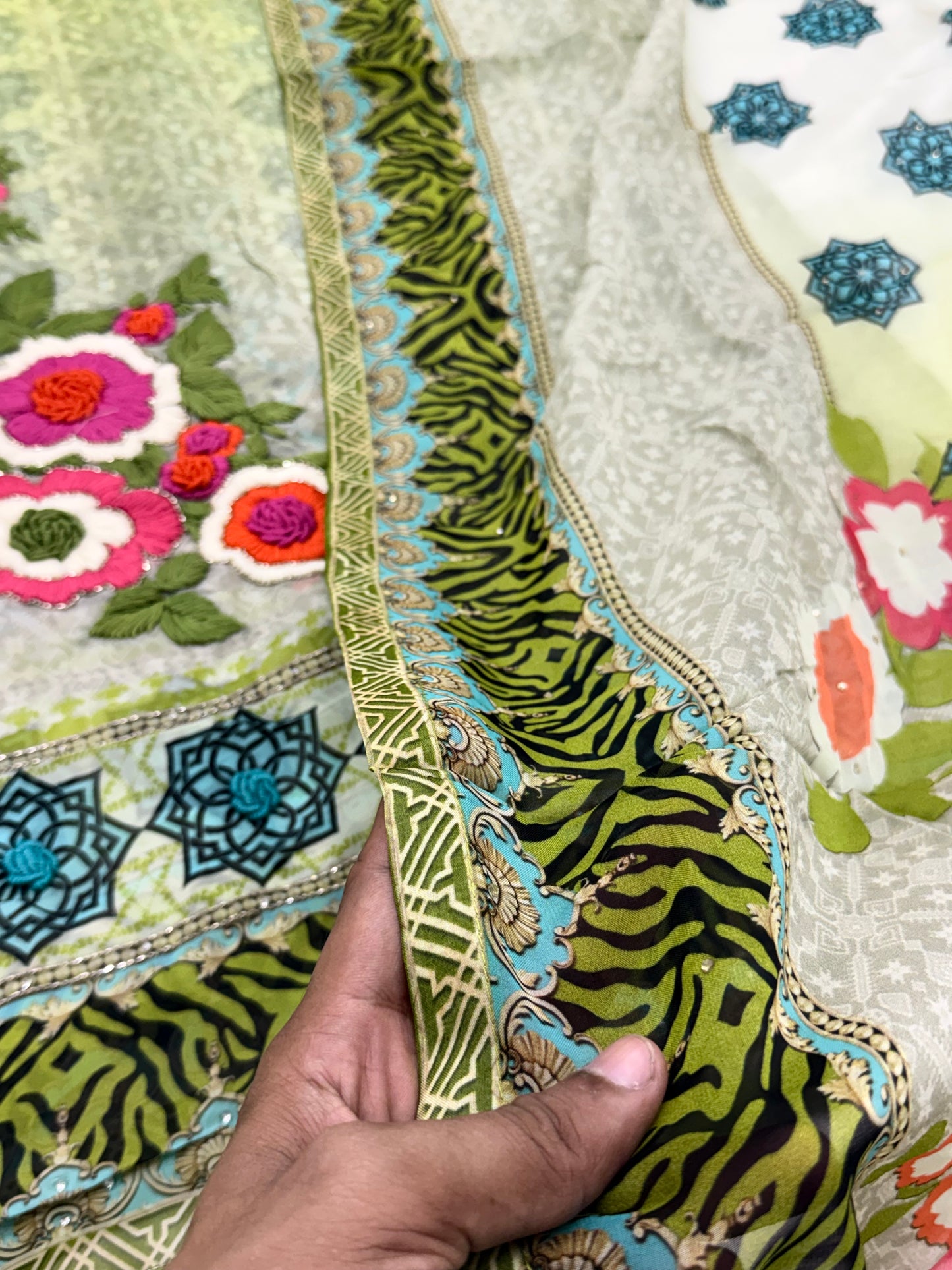 PURE CREPE EMBROIDERY SUIT Q