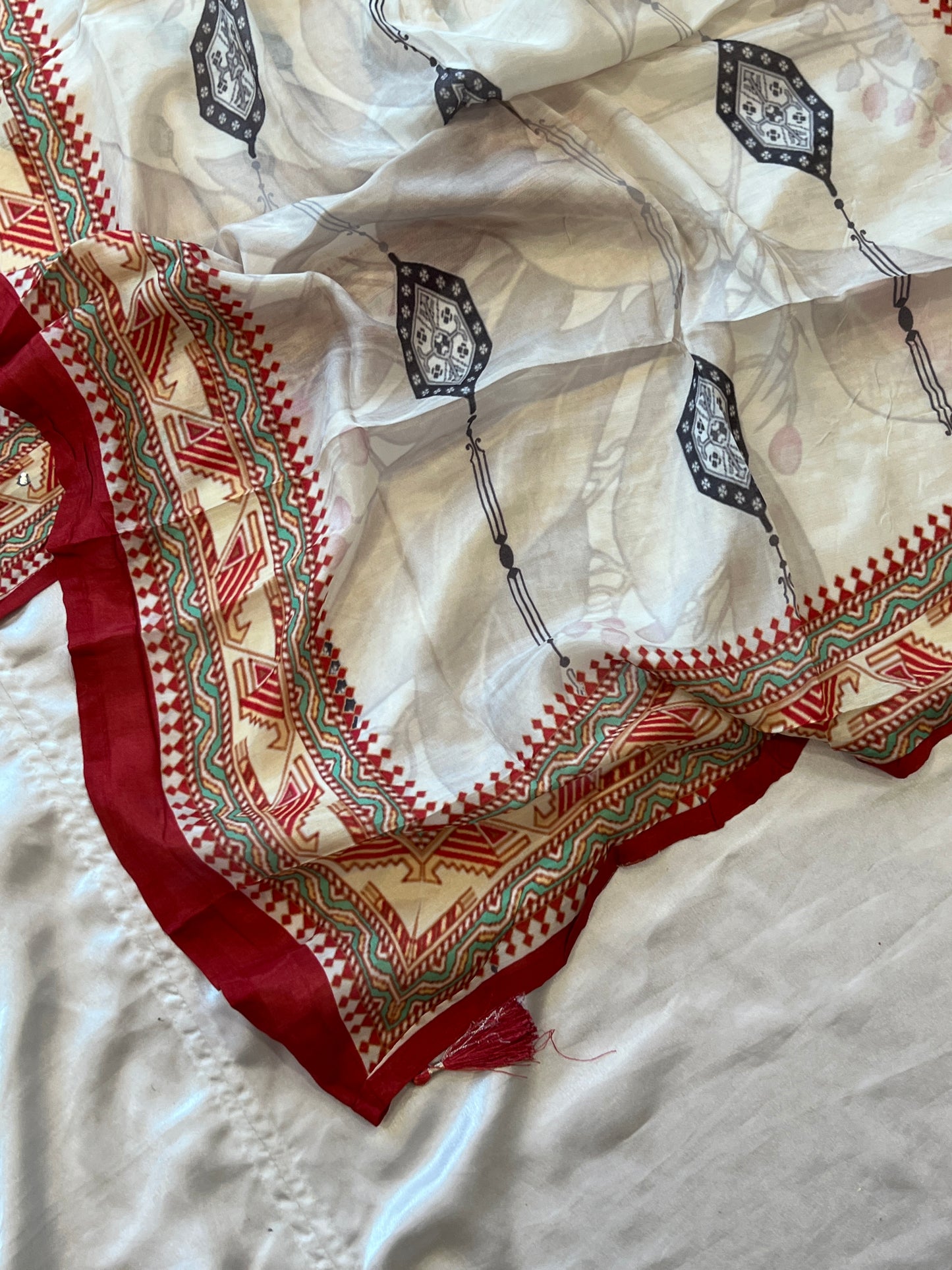 KAIRA MUSLIN HAND WORK EMBROIDERY SUIT 1 Q