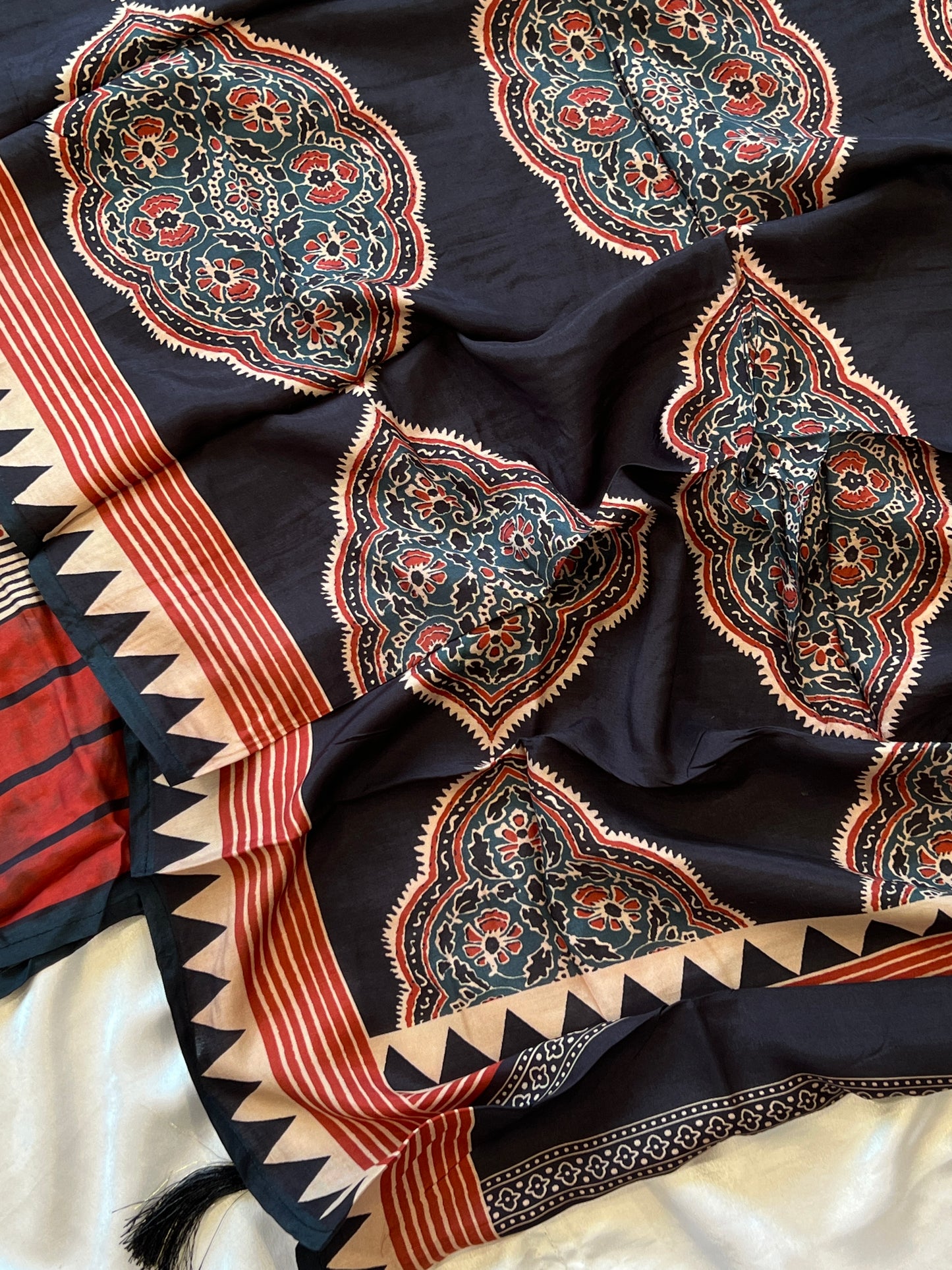 KAIRA MUSLIN HAND WORK EMBROIDERY SUIT 4 Q