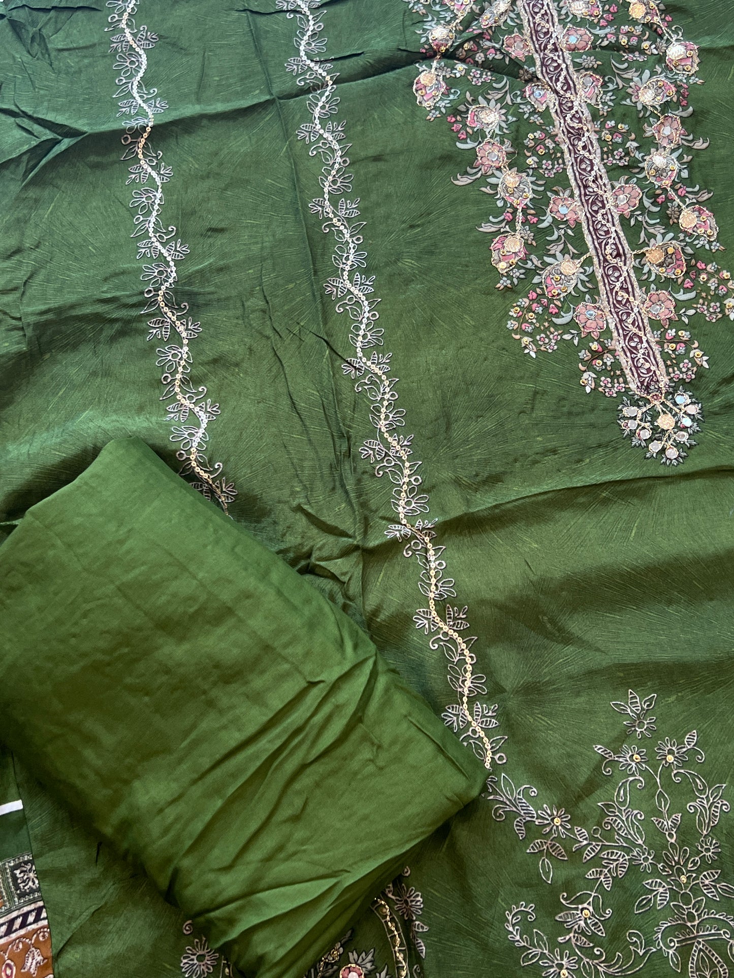 MUSLIN EMBROIDERY SUIT 246