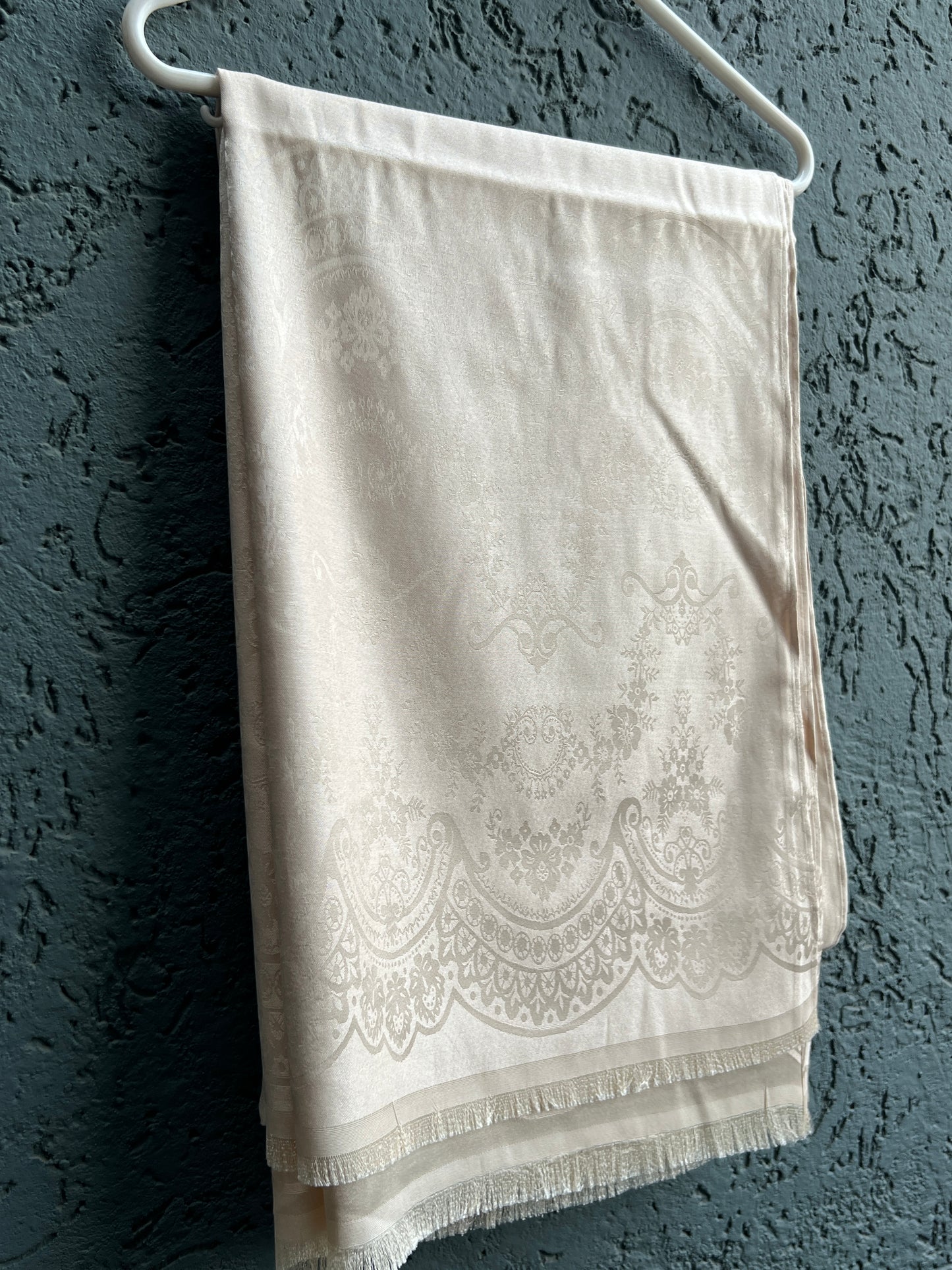 OFF WHITE SILK WEAVING WINTER SHAWL