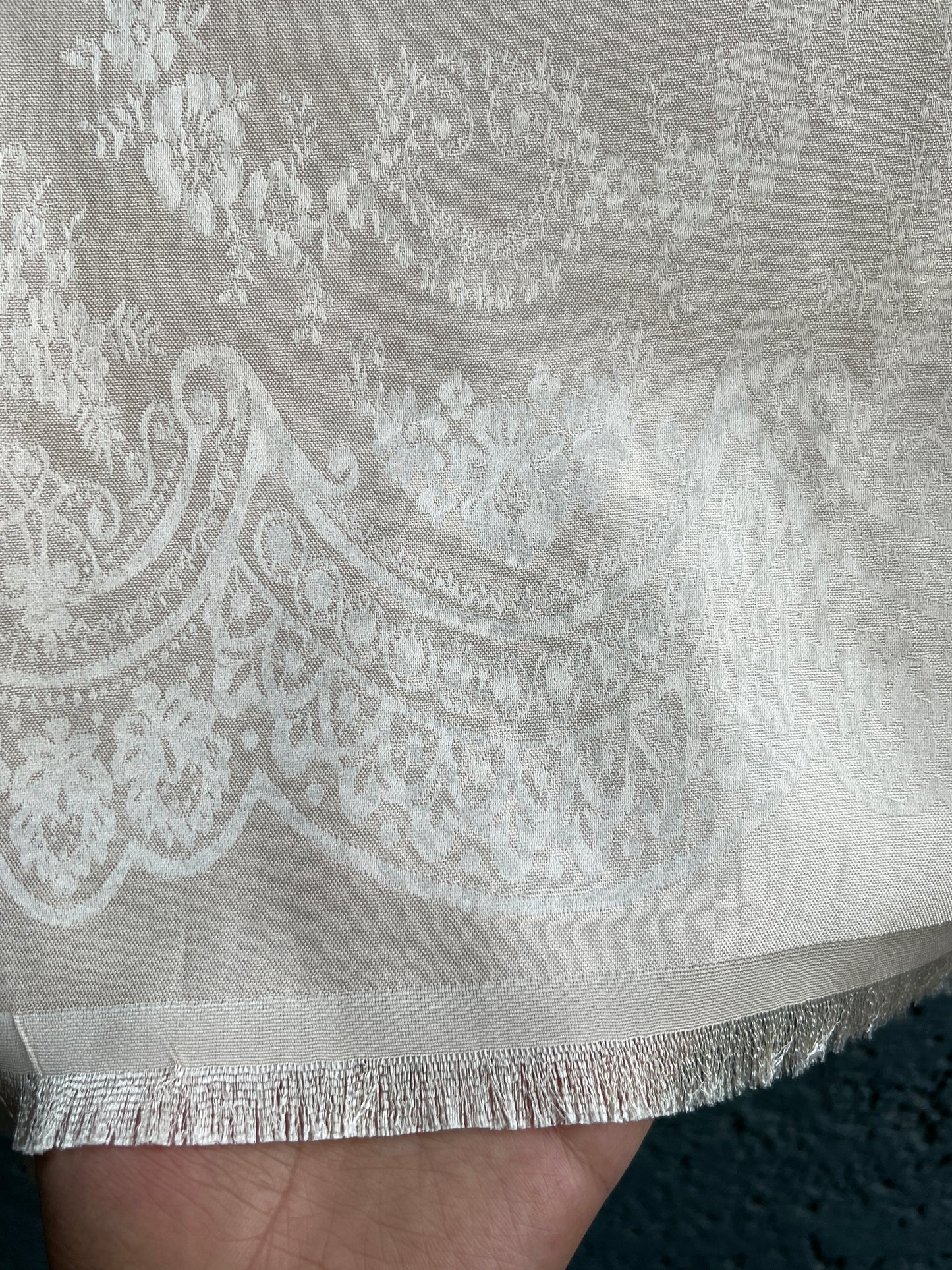 OFF WHITE SILK WEAVING WINTER SHAWL