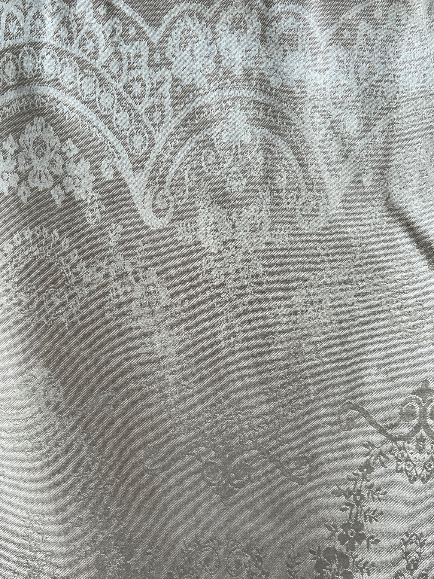 OFF WHITE SILK WEAVING WINTER SHAWL