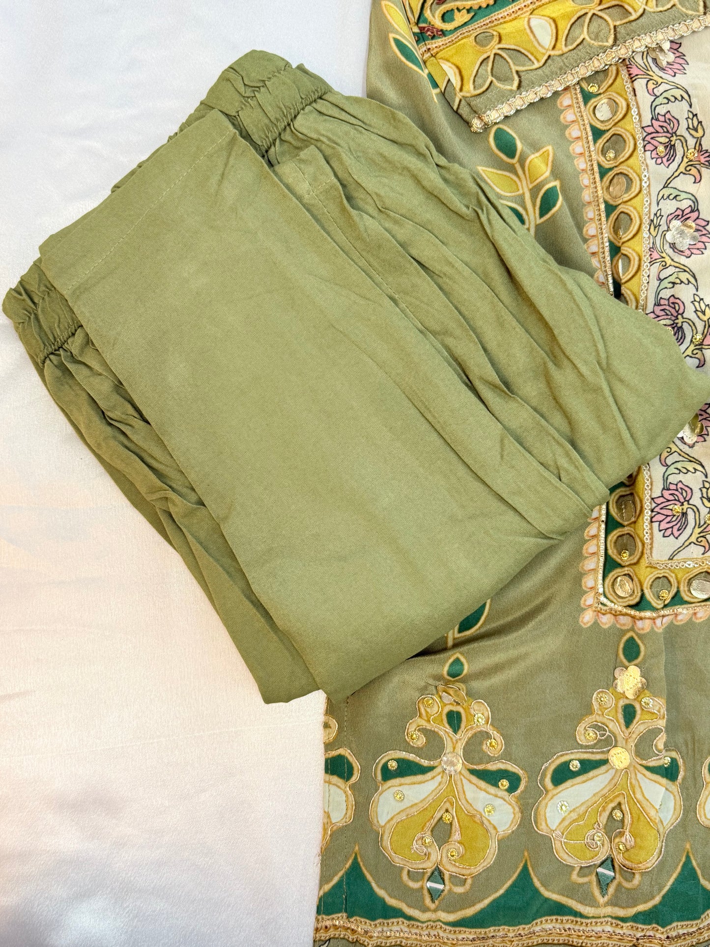 RAHI CREPE READYMADE SUIT Q