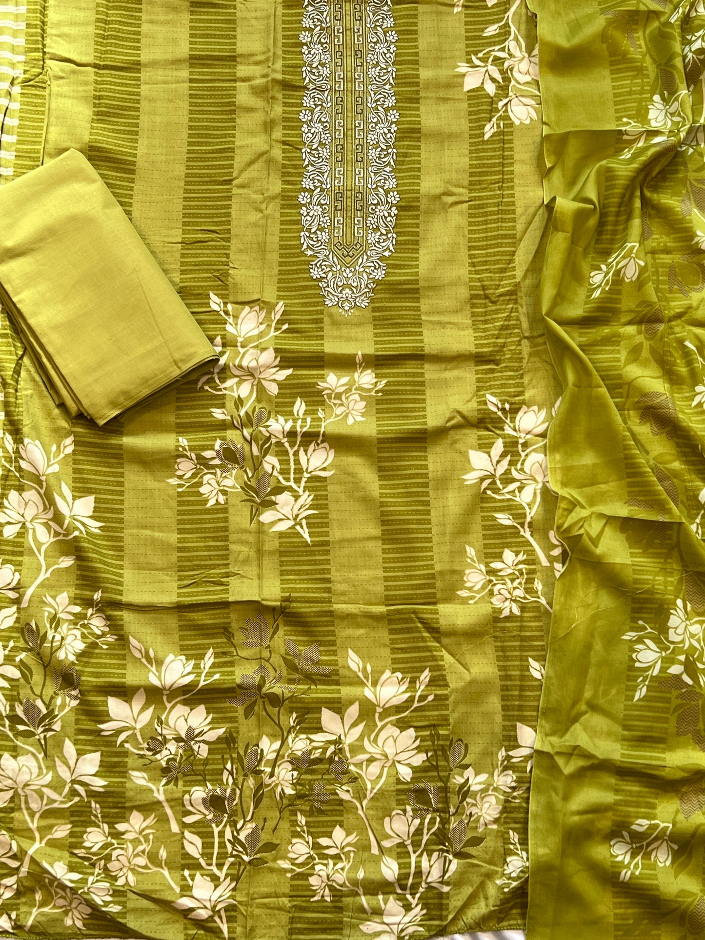GREEN AVATARA COTTON EMBROIDERY SUIT