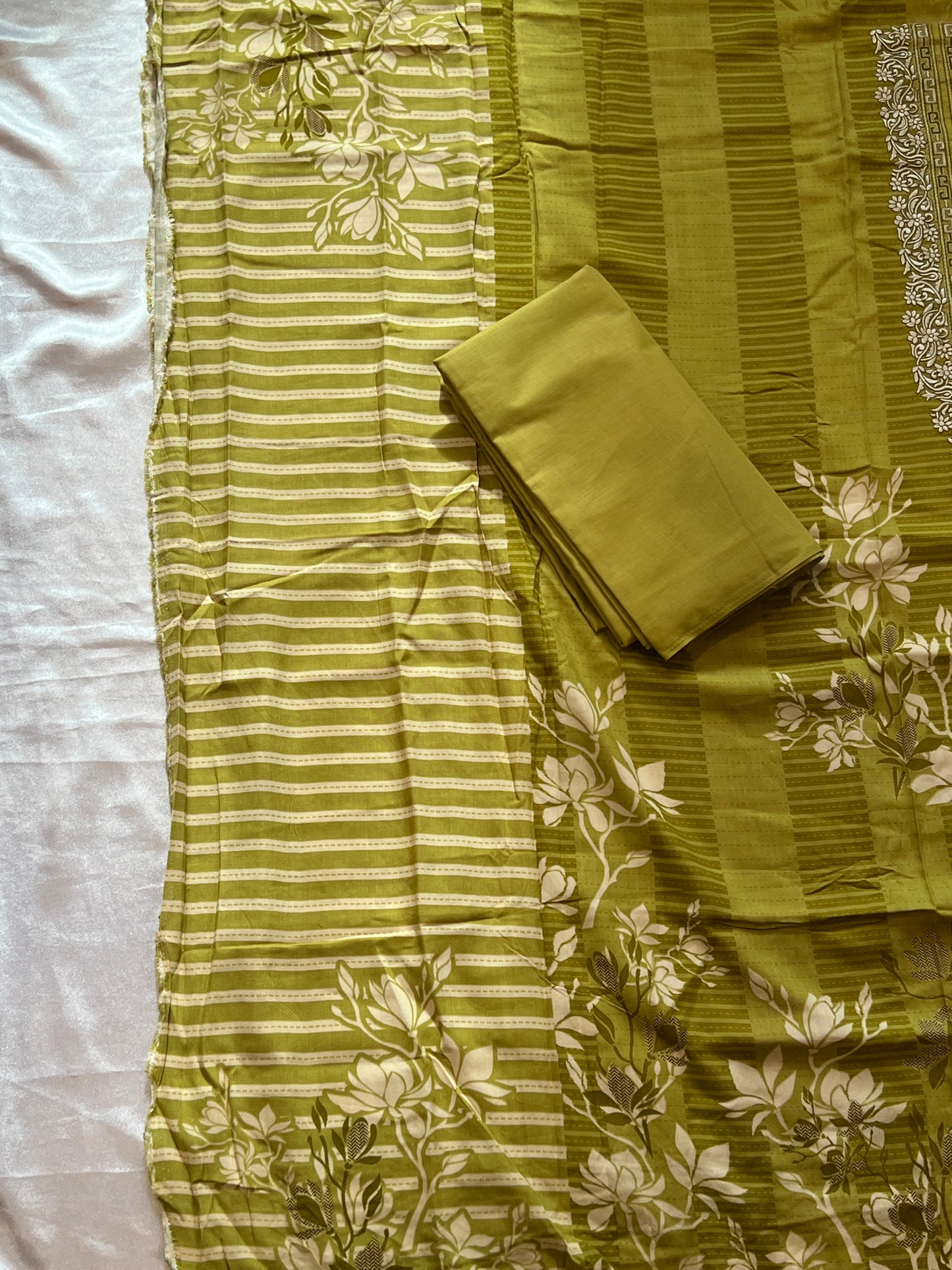 GREEN AVATARA COTTON EMBROIDERY SUIT