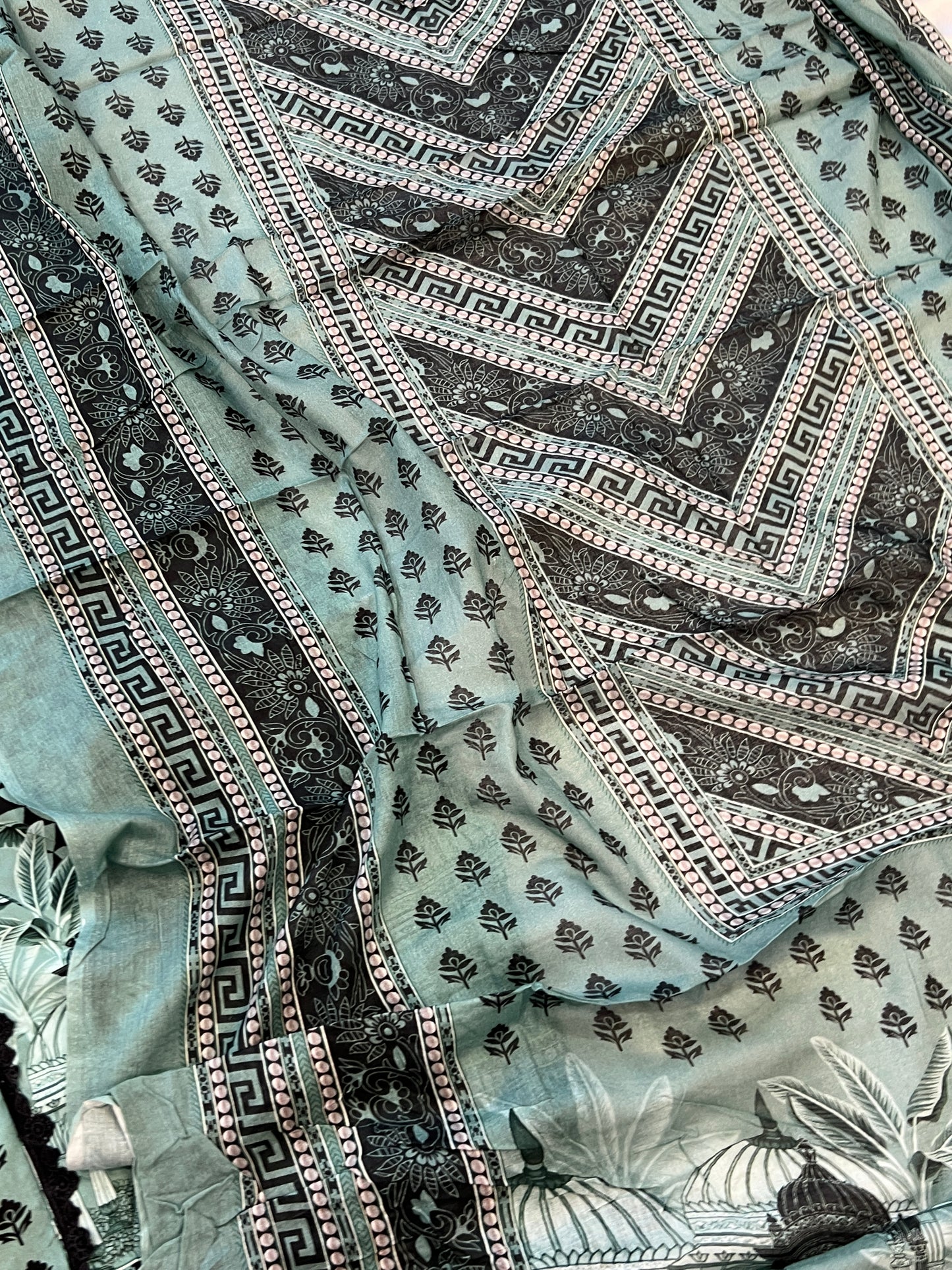 CS LAWN COTTON EMBROIDERY SUIT 1