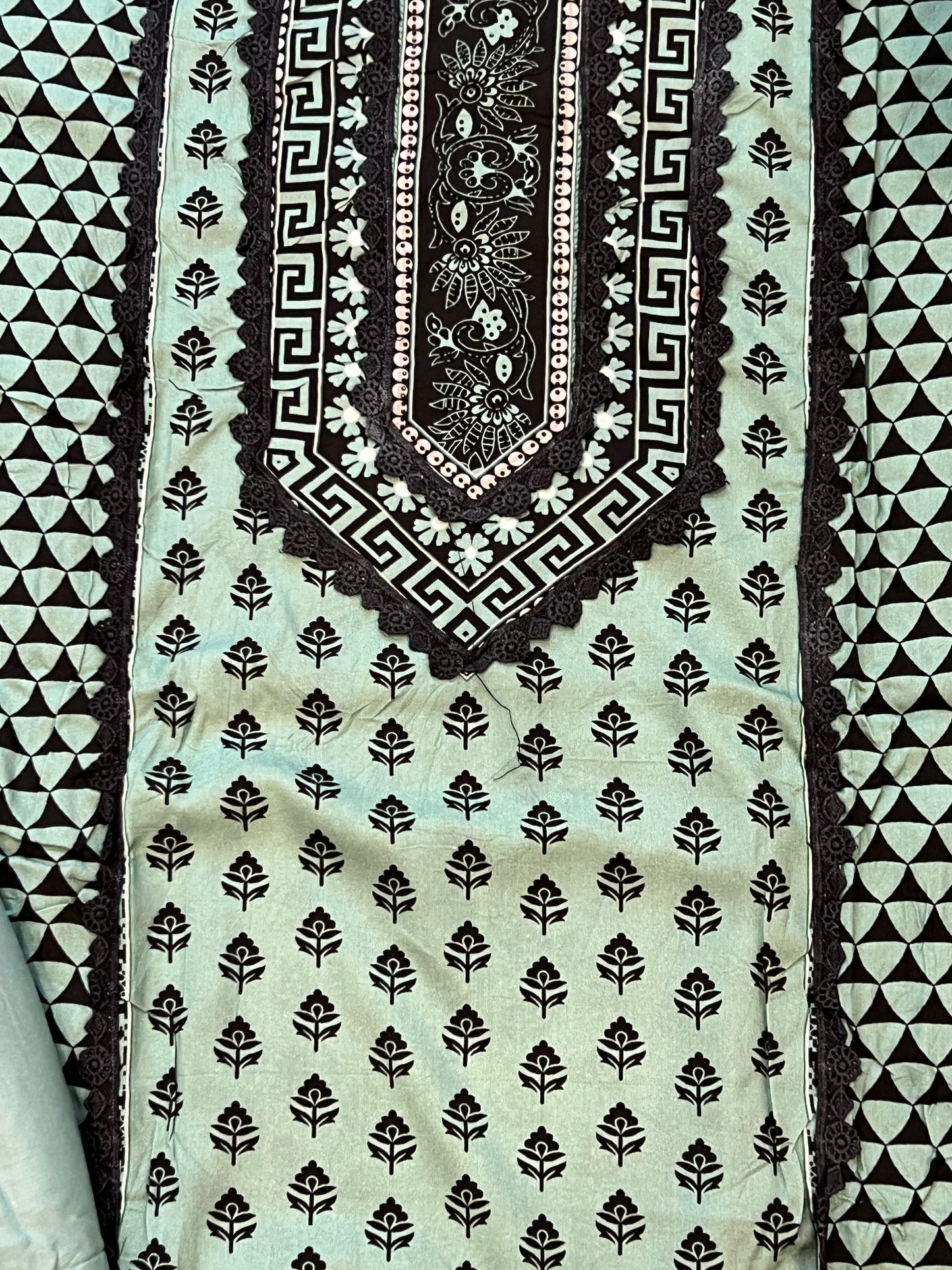 CS LAWN COTTON EMBROIDERY SUIT 1