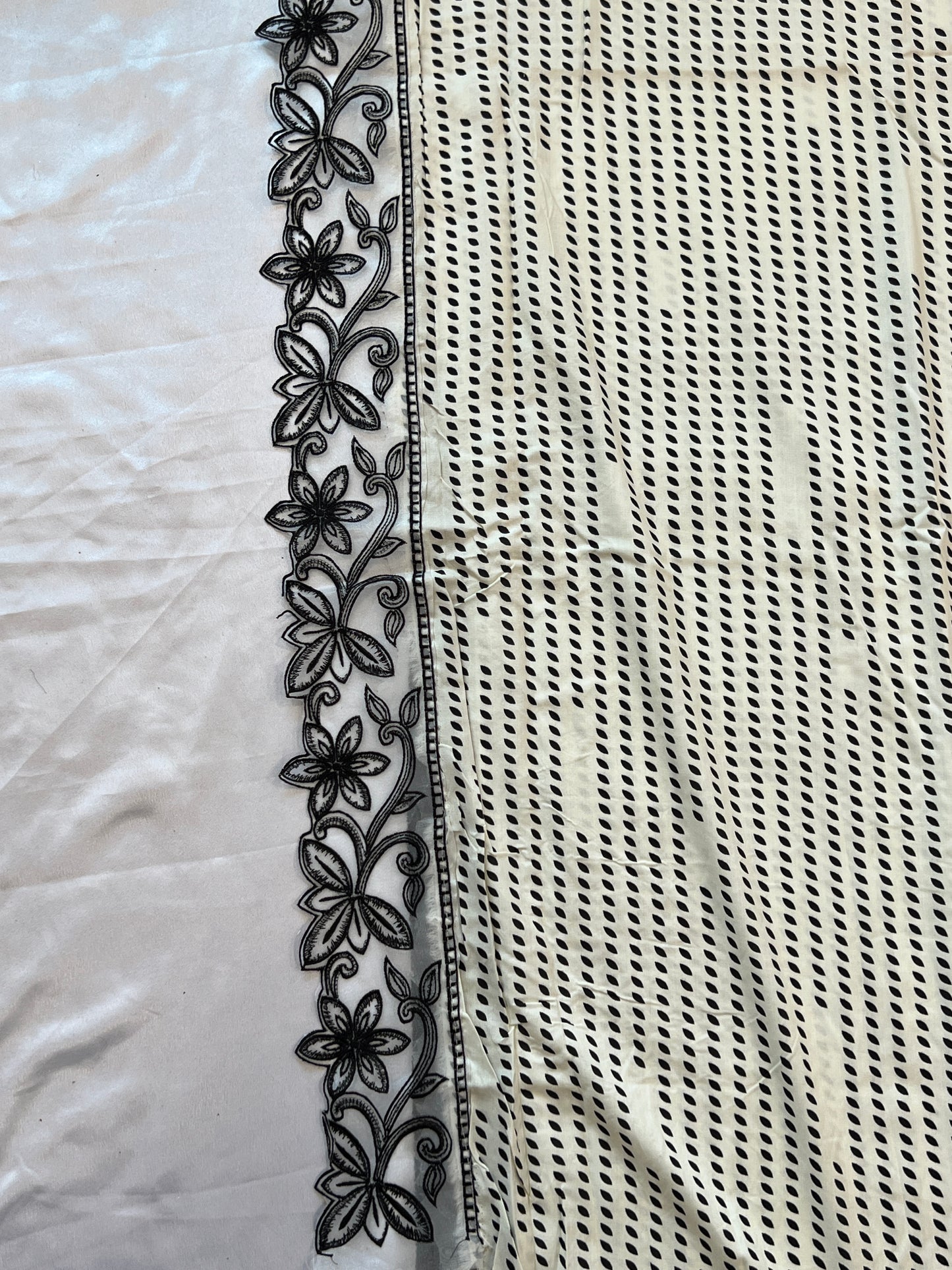 OFF WHITE MAHAM SOFT COTTON EMBROIDER SUIT