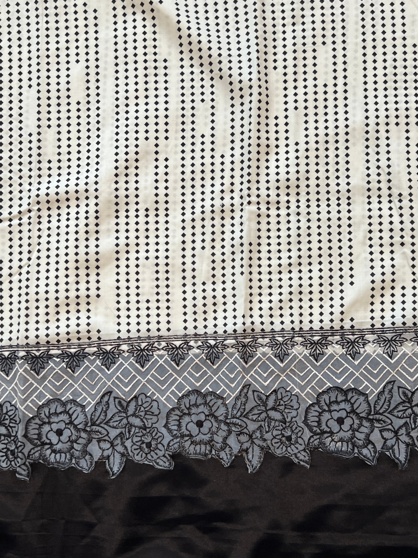 OFF WHITE MAHAM SOFT COTTON EMBROIDER SUIT