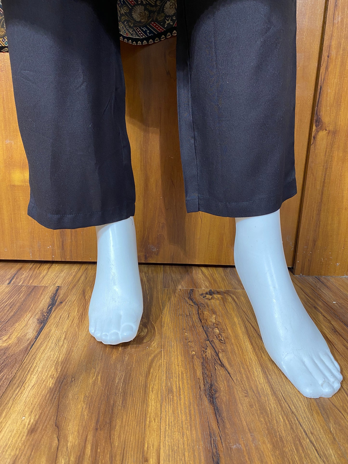 RAHI MUSLIN READYMADE SUIT Q