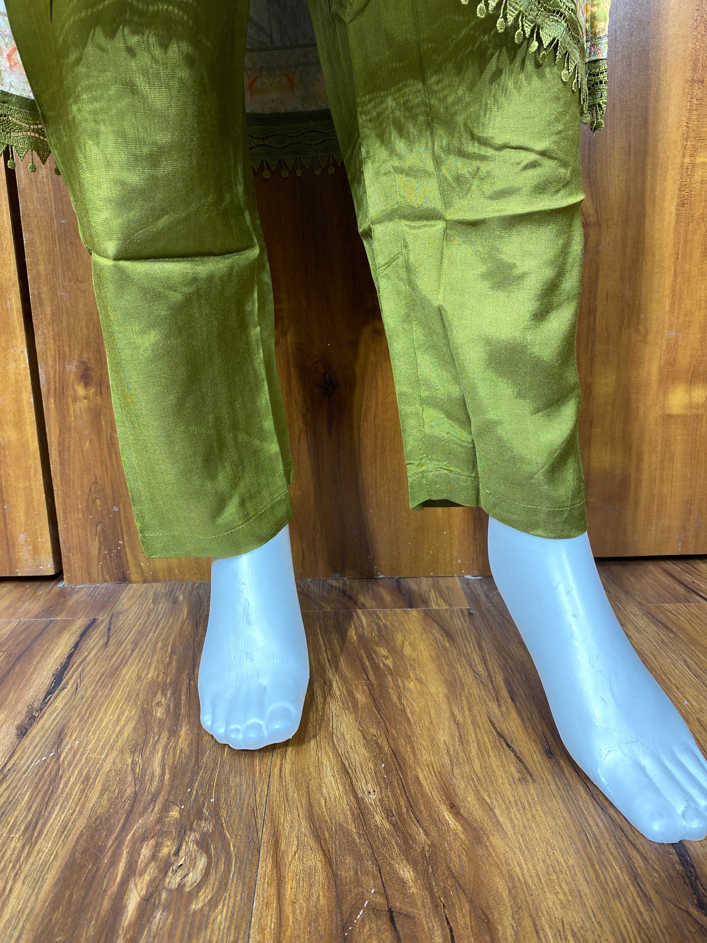 RAHI MUSLIN READYMADE SUIT Q