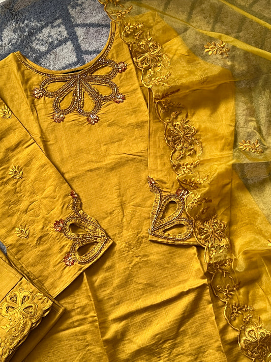 ZARQASH CUTWORK READYMADE SUIT Q