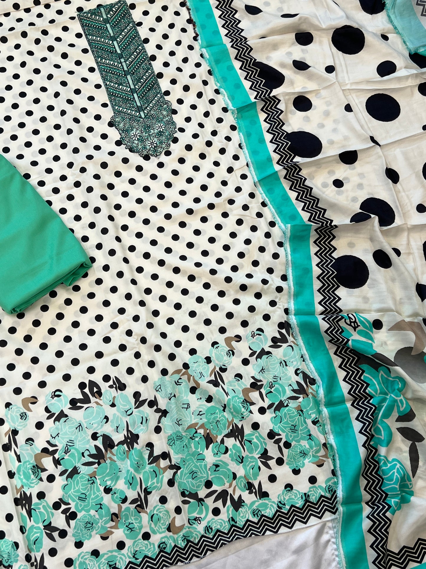 POLKA DOTLAWN EMBROIDER SUIT 1
