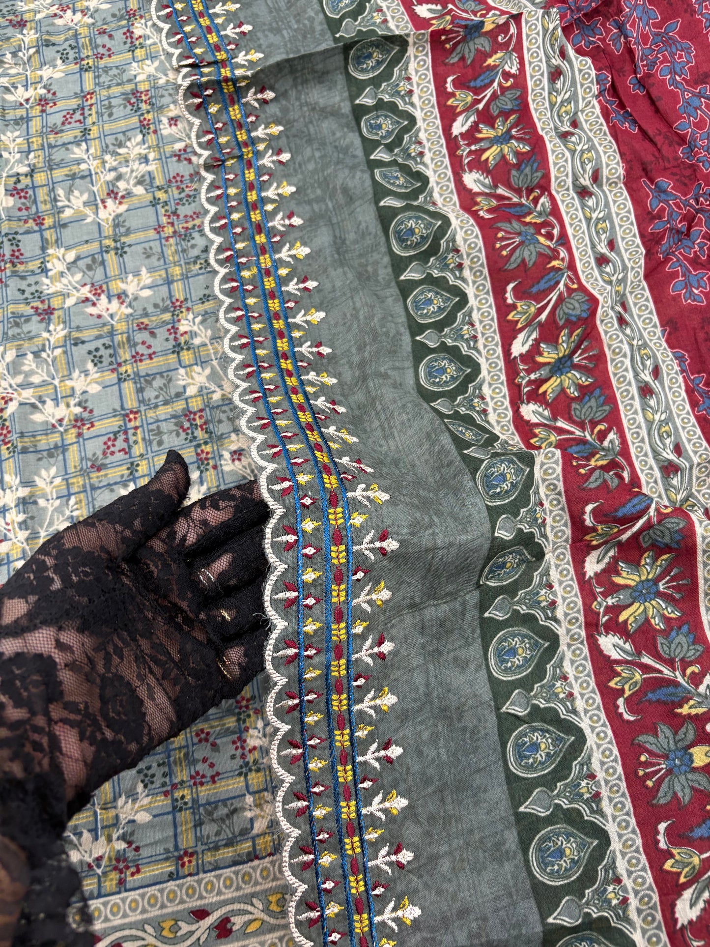 BINSAEED LAWN EMBROIDERY SUIT 4 Q